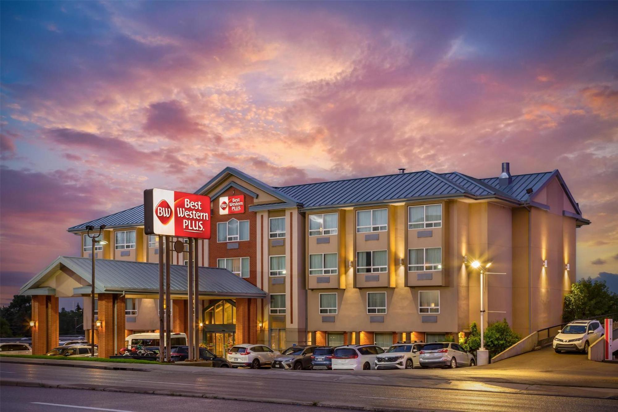 3 Business Hotels Close to Cliff Bungalow-Mission, Calgary