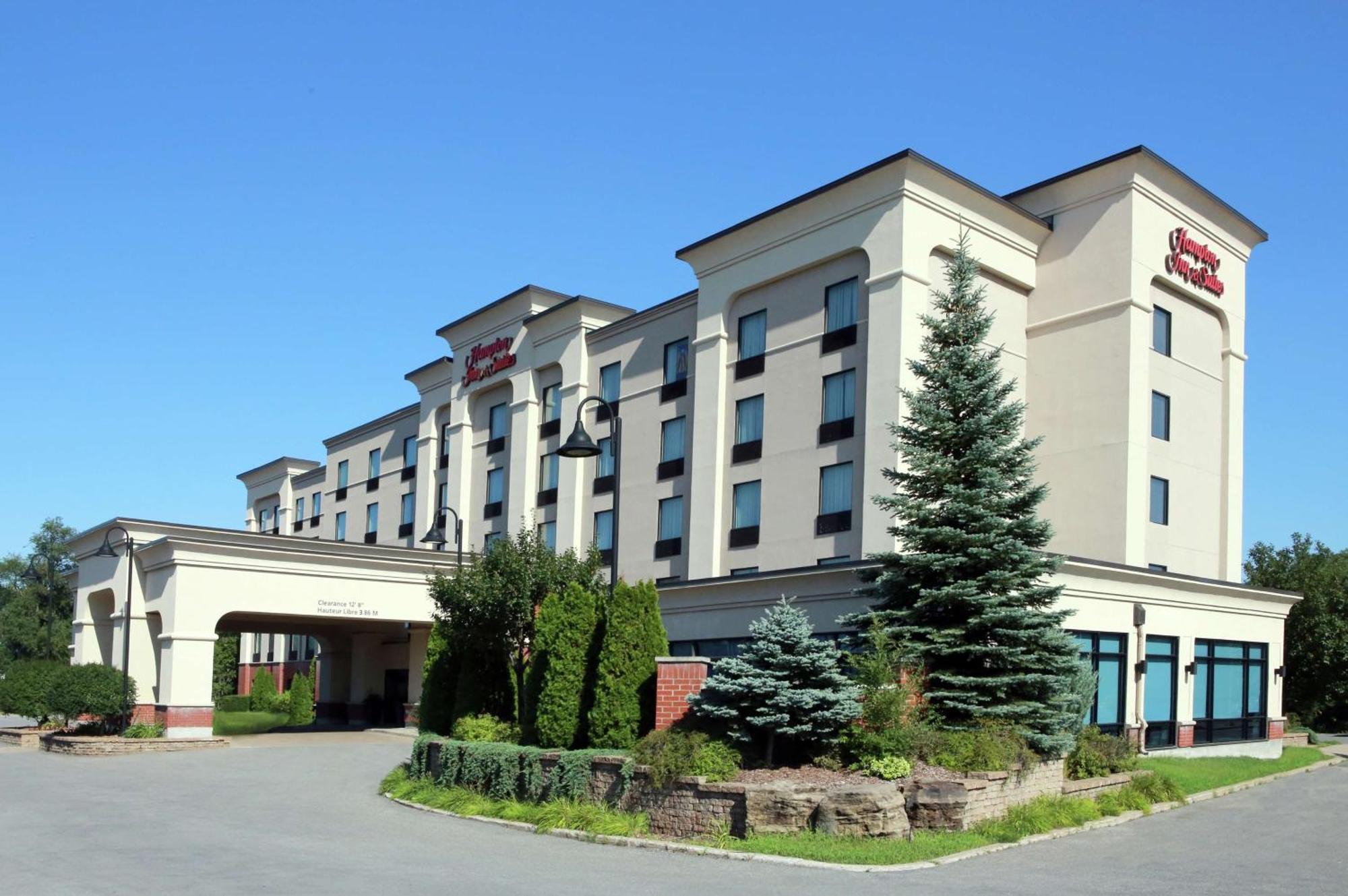 3 Business Hotels Near Arena Samson Worth Booking in Laval