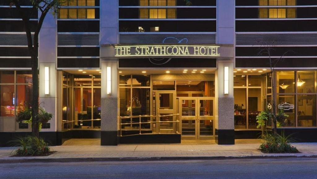 13 Central Toronto Hotels Near Fort York That Deliver