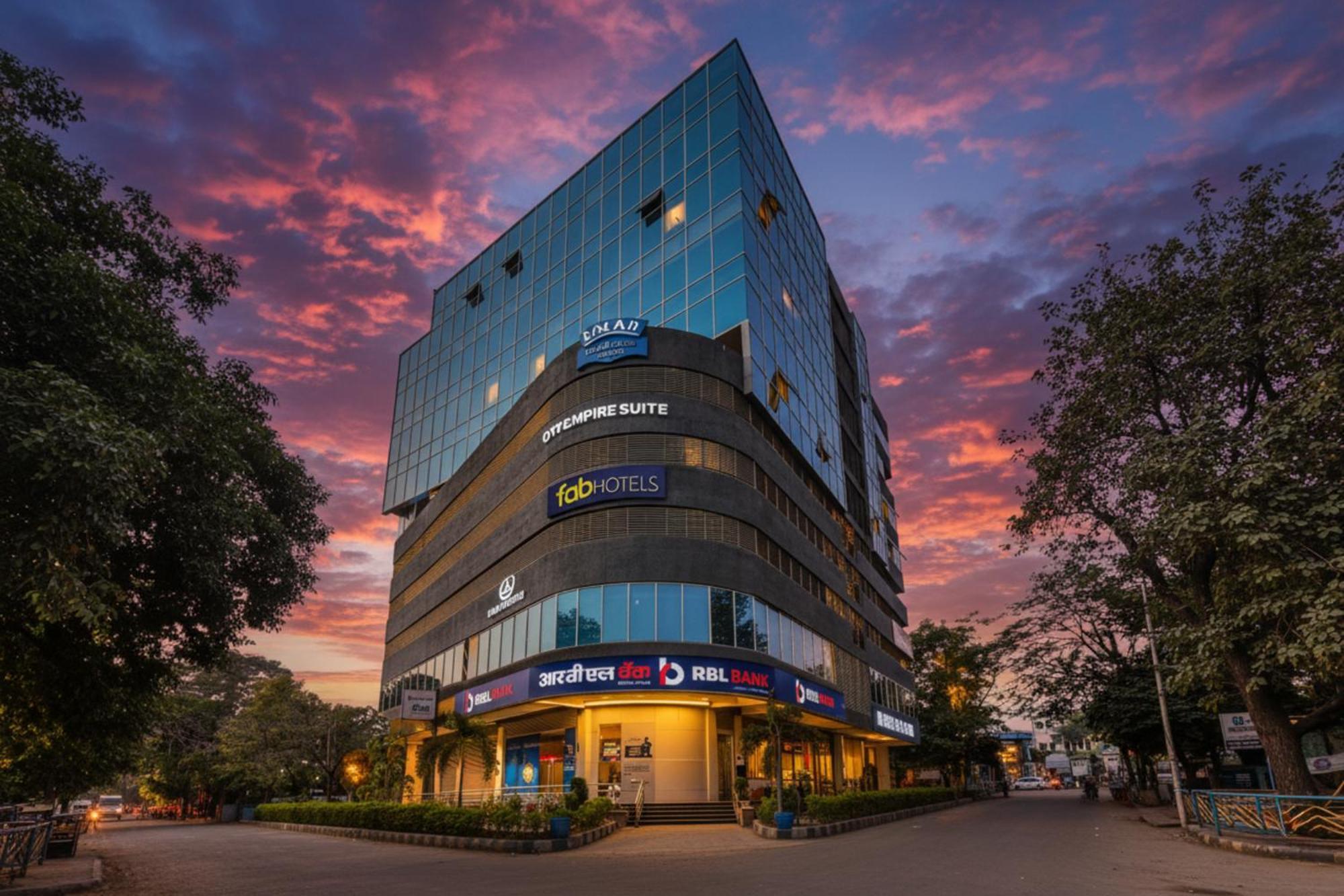 9 FabHotels Near Phoenix Market City Mall That Deliver