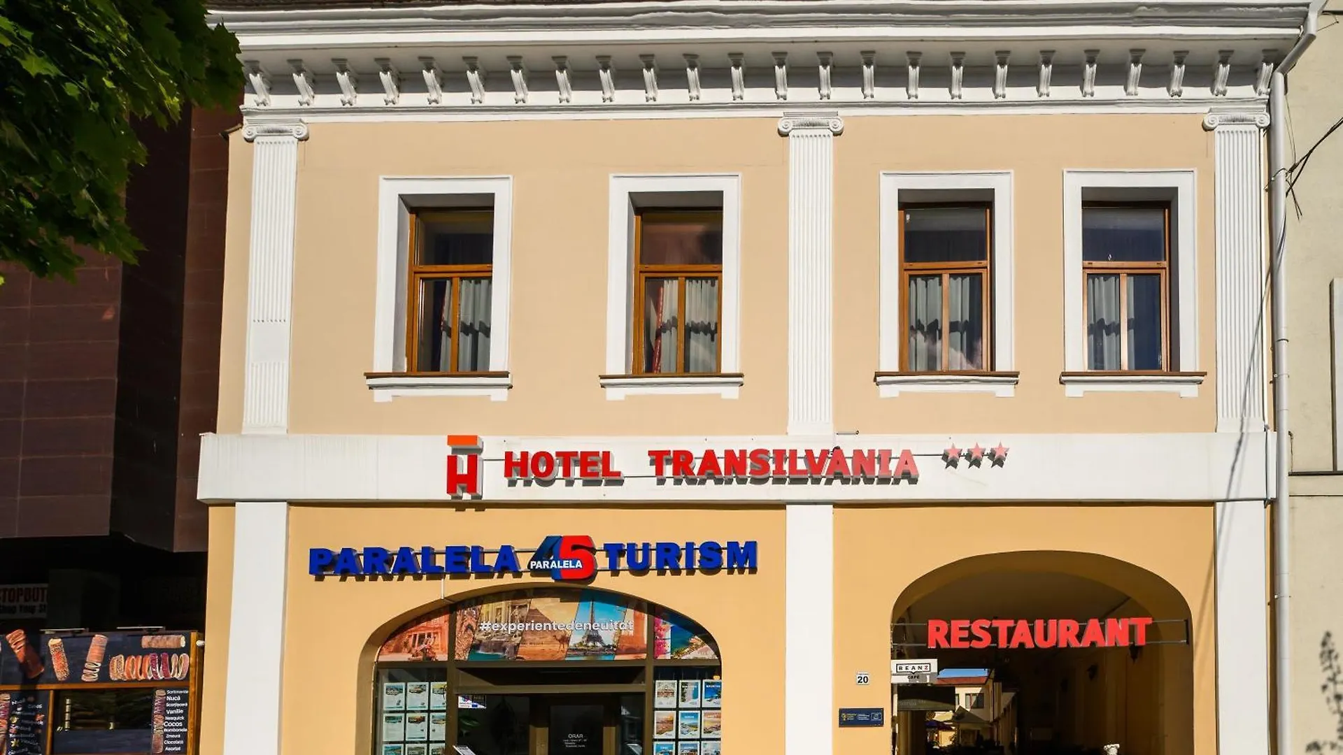 Staying in Union Square: 4 Airport Hotels Compared