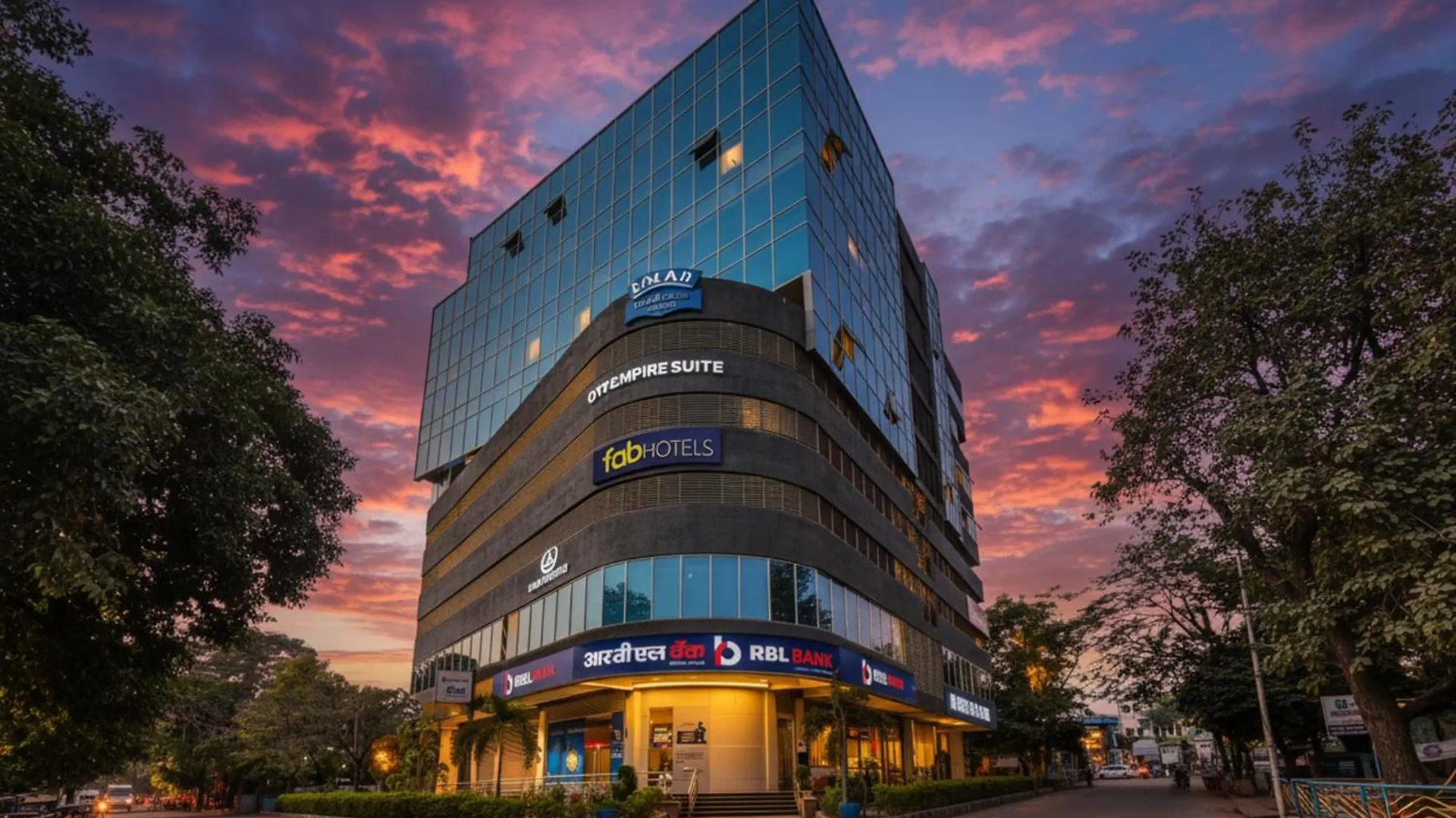 9 FabHotels Near Phoenix Market City Mall That Deliver