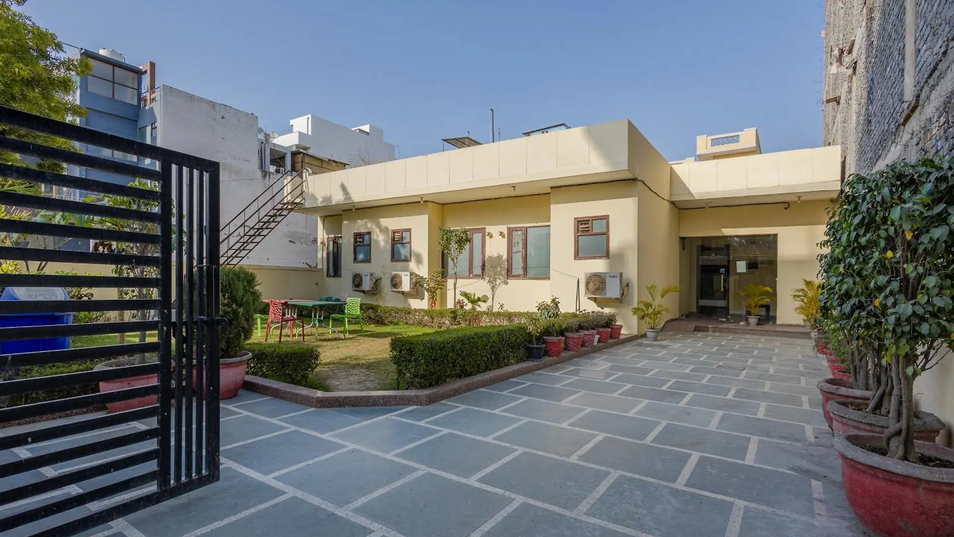 Where to Stay in Sector 40-44: 4 Best 3-Star Hotels