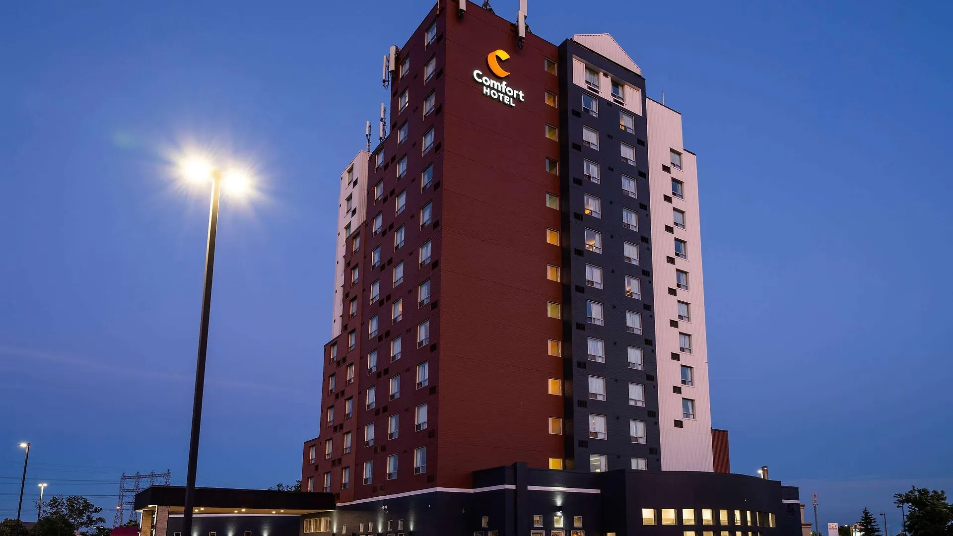 11 Toronto Airport Hotels That Make Layovers Work