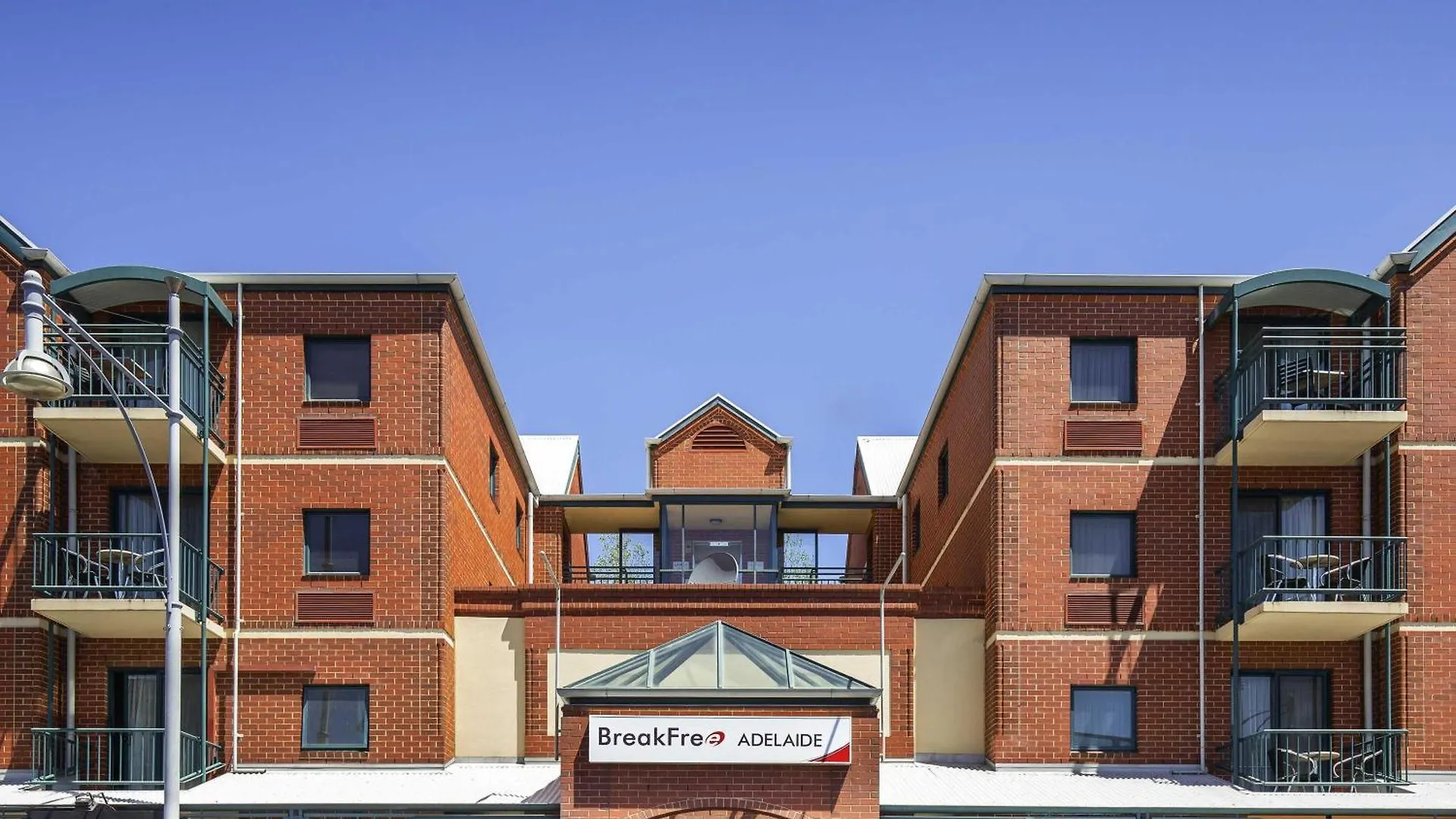 Staying Central in Adelaide CBD: 14 Hotels Compared