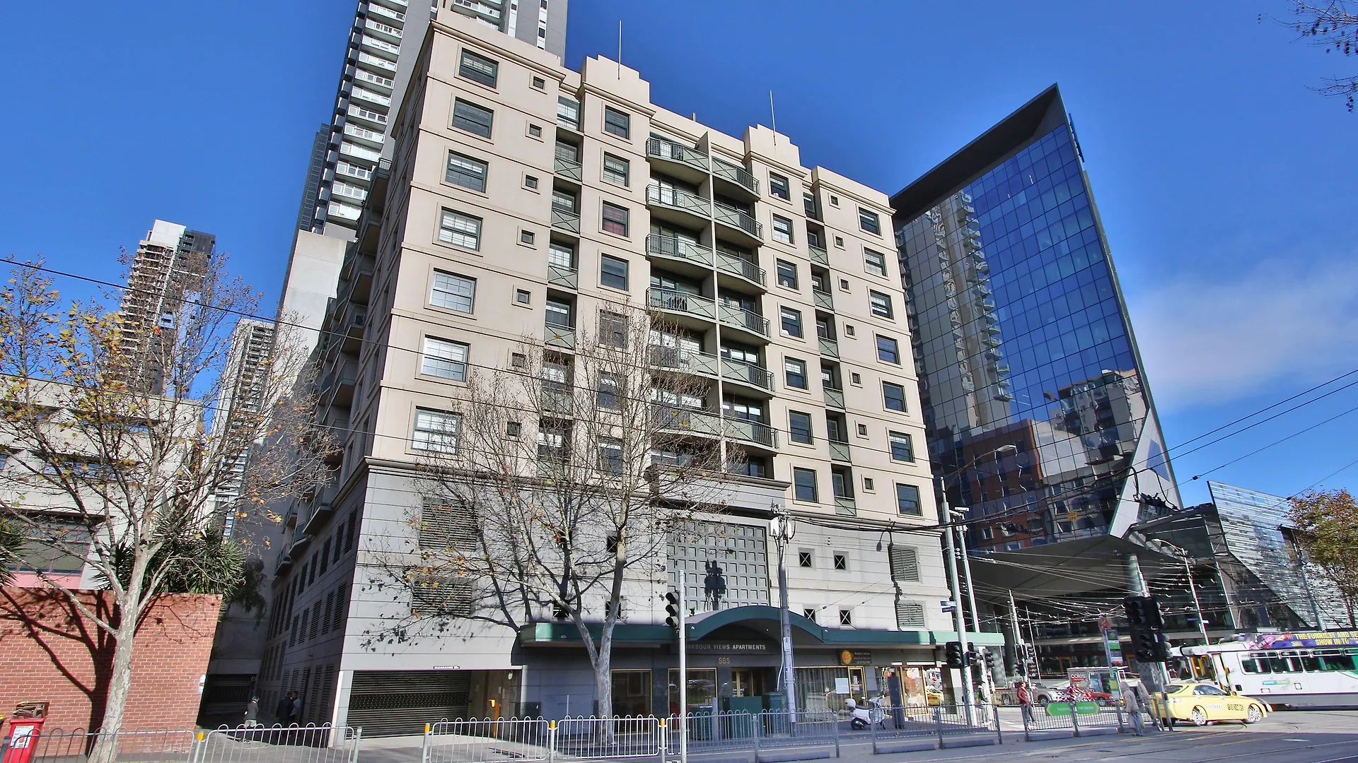 Staying Near Etihad Stadium: 15 Central Melbourne Hotels Compared