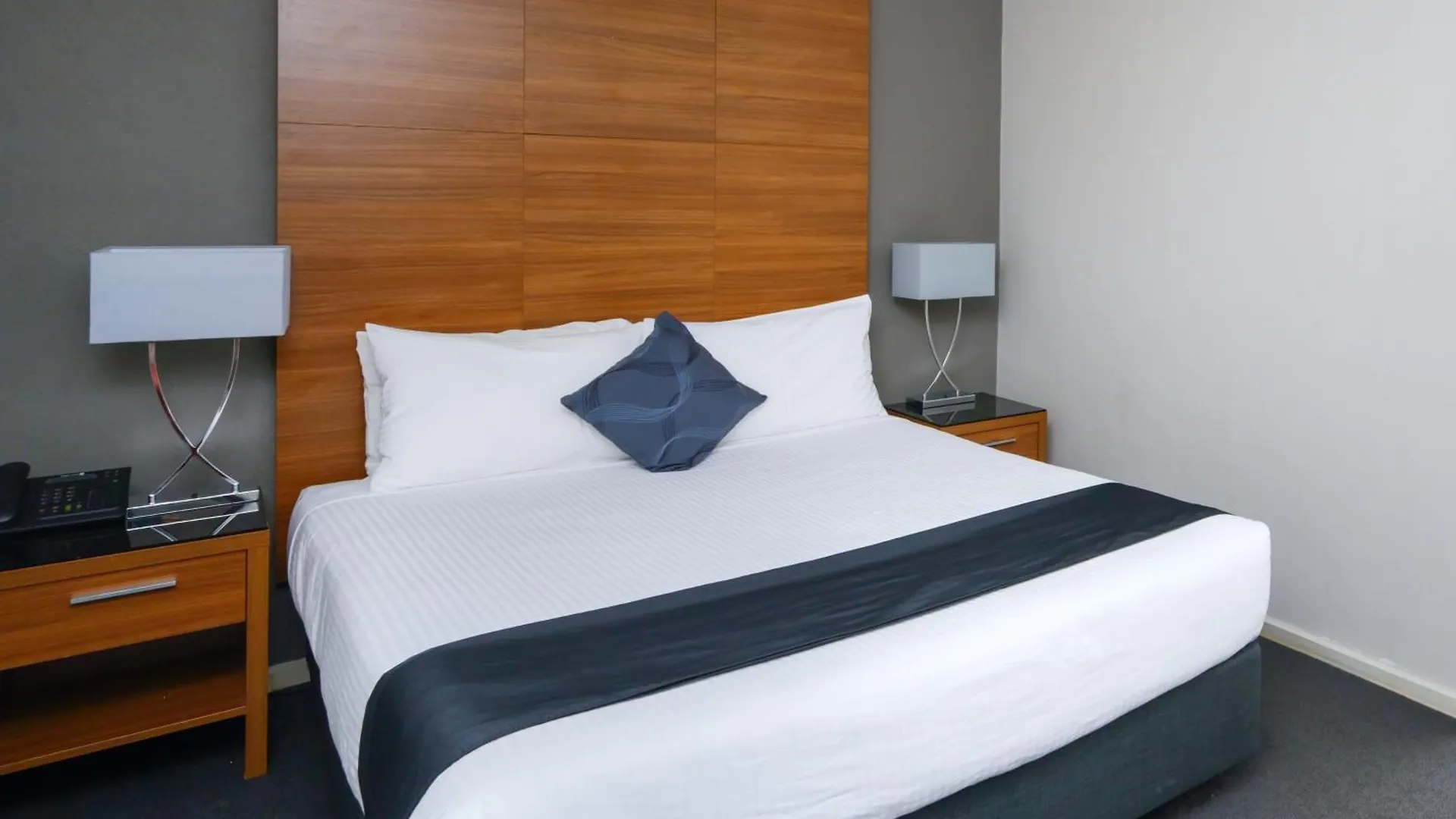 10 Family Hotels Near South Melbourne Market That Deliver