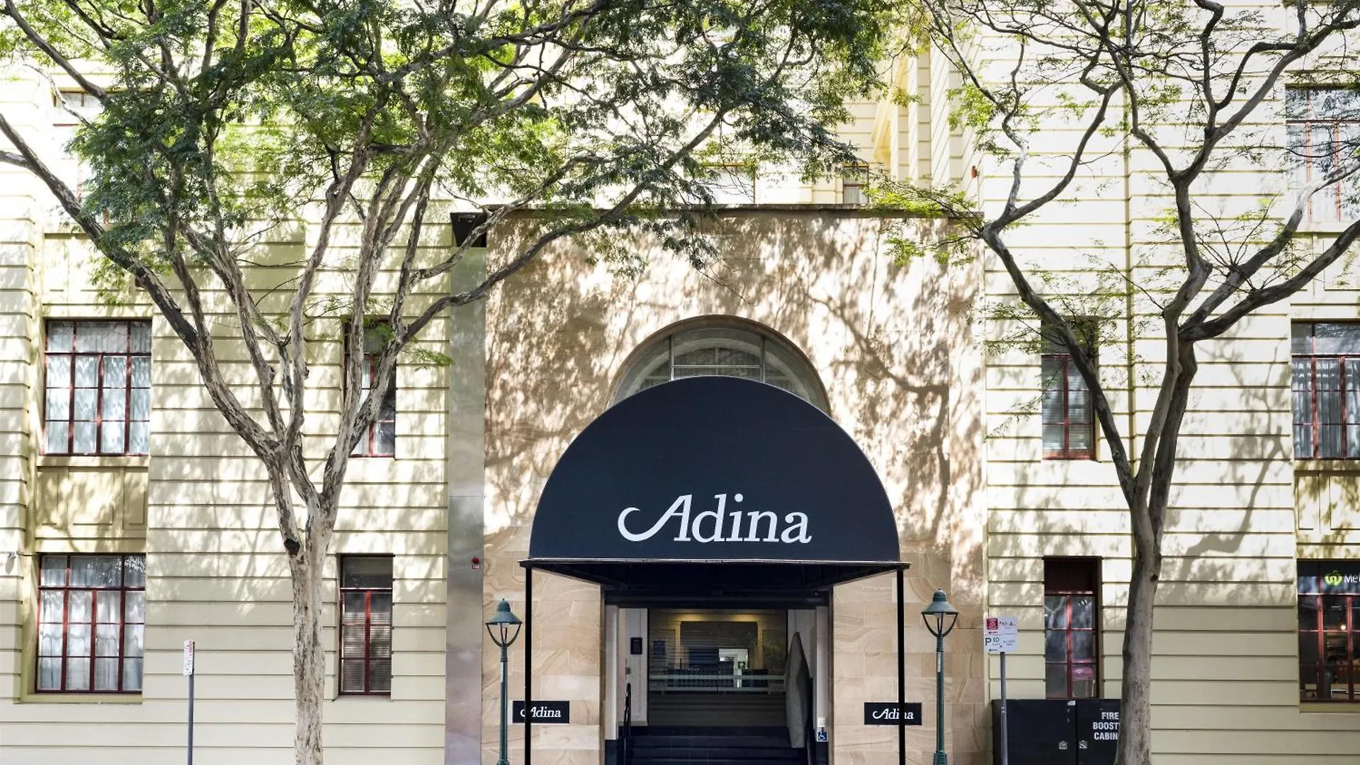 9 Central Hotels Near Wheel of Brisbane That Deliver