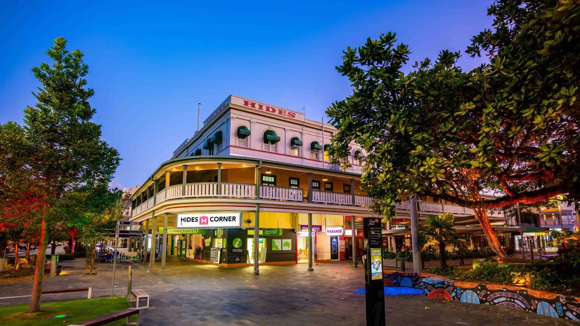 15 Central Hotels Near Cairns Regional Council for Easy City Access