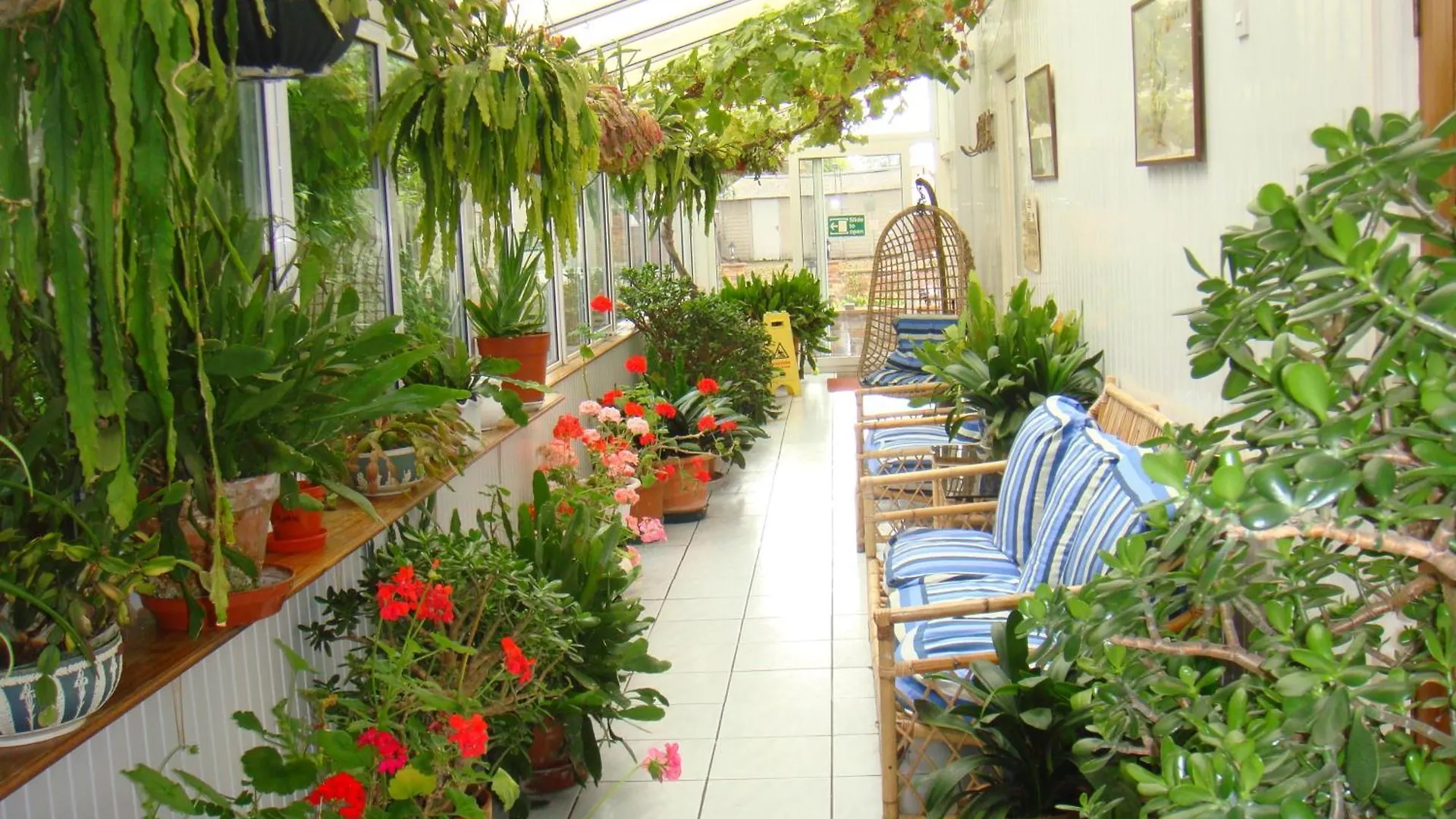 4 Central Hotels Near Rugby Golf Club That Deliver