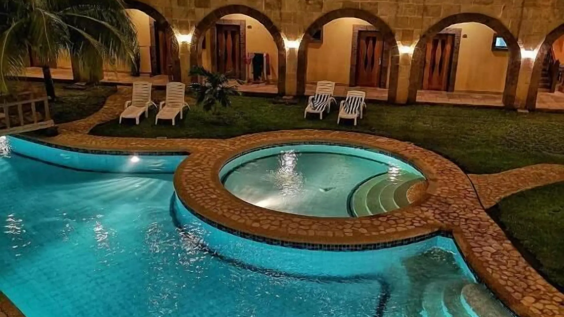 6 Smart Central Hotels Near Twin Lagoon Worth Booking