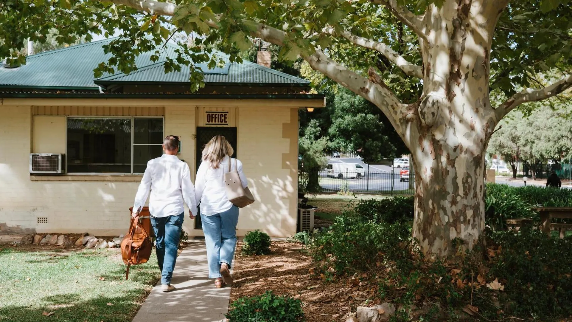 Best 5 Hotels Near Glen Willow Sports Stadium for Easy Access