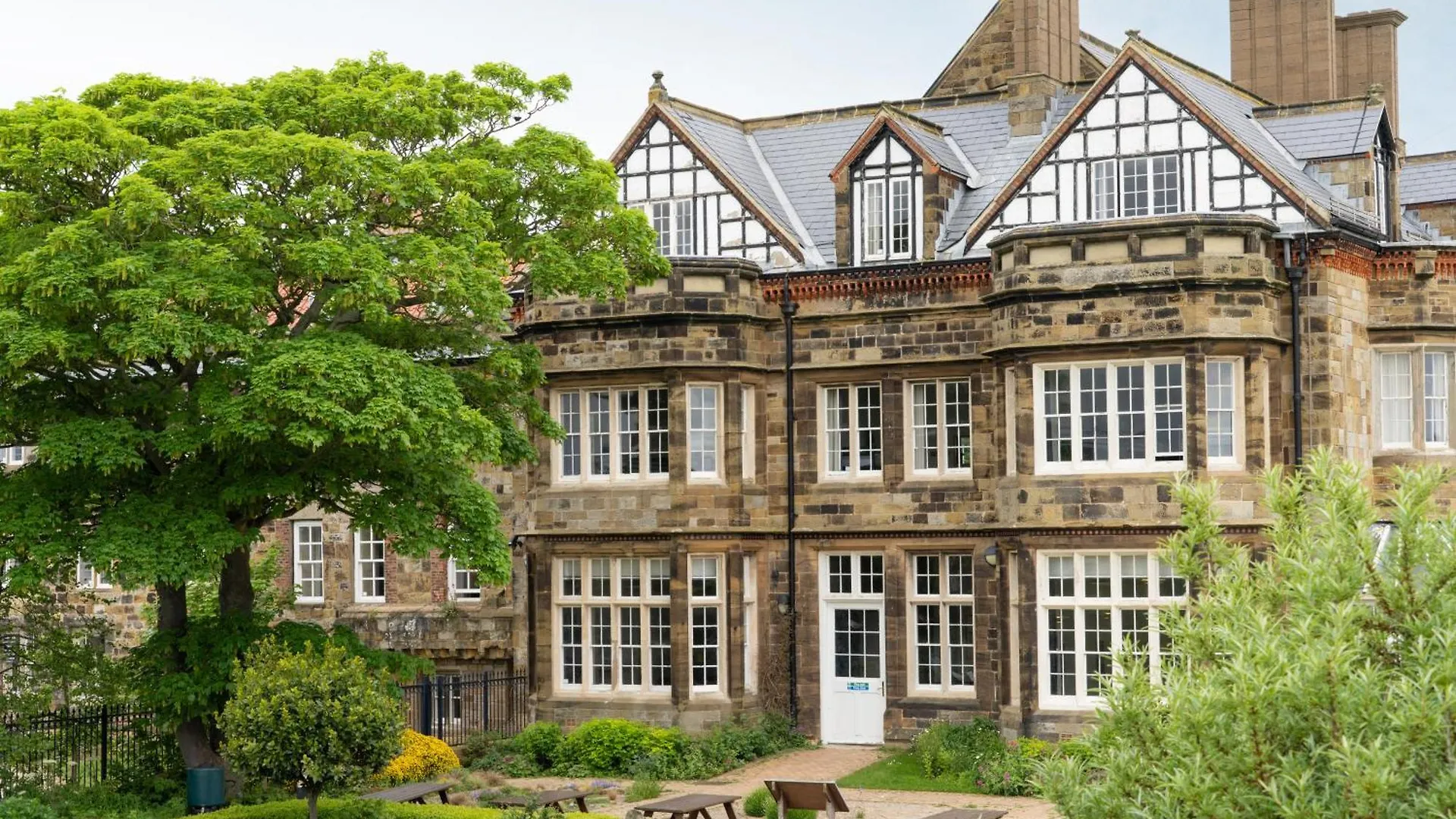 Staying Near Pannet Art Gallery: 14 Central Whitby Hotels Compared