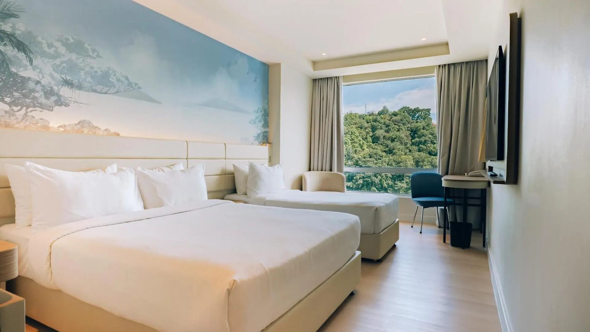 13 Airport Hotels Near Atkinson Clock Tower for Easy KK Access