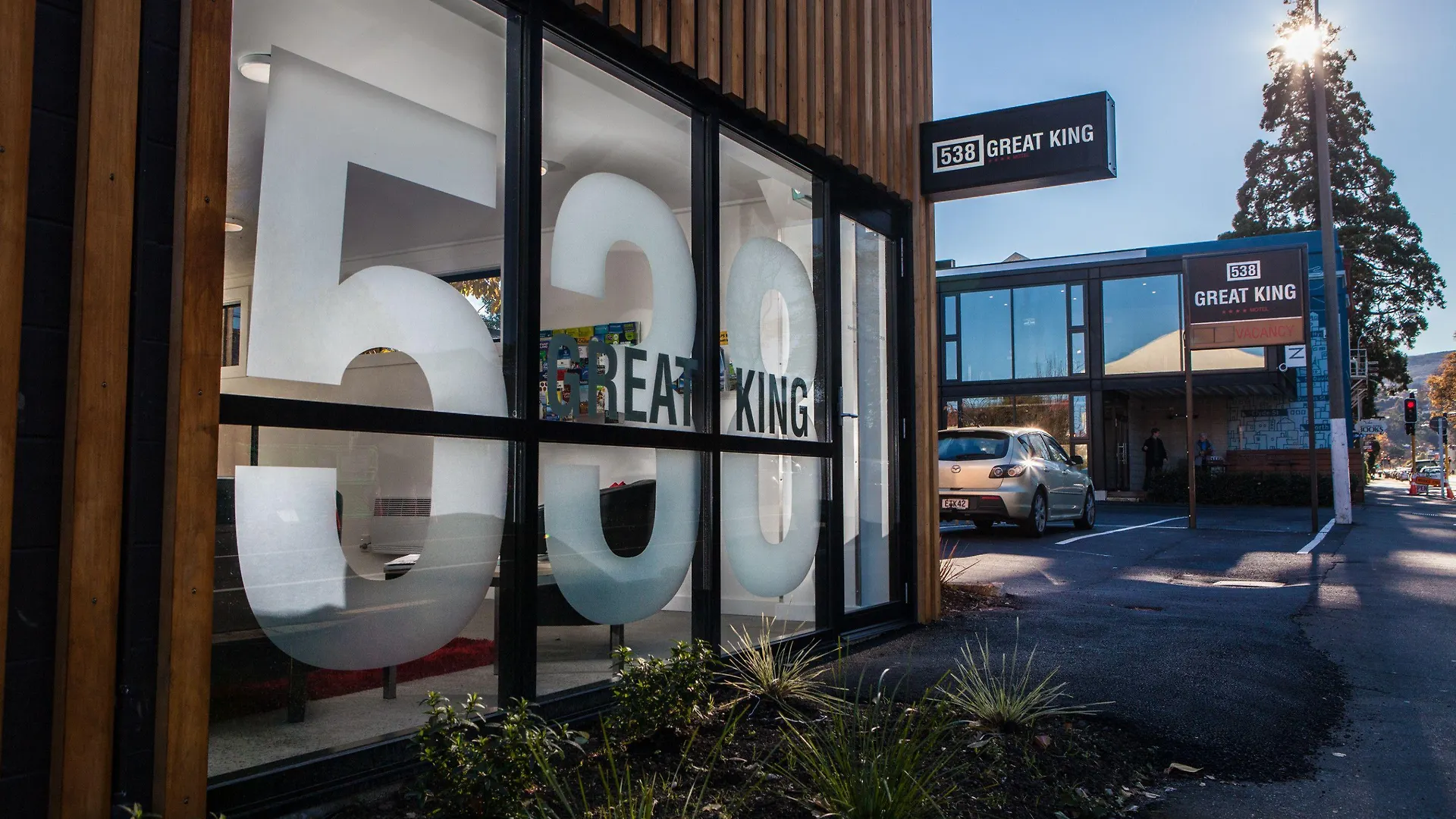 Where to Stay in North Dunedin: 6 Best Central Hotels
