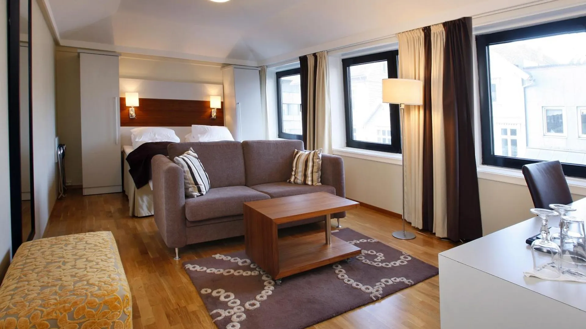 4 Airport Hotels Close to Dokken Museum, Haugesund
