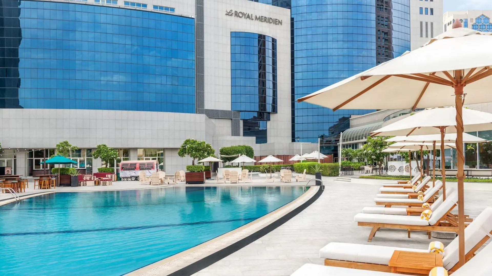 Staying in Downtown Abu Dhabi: 2 Le Méridien Hotels Compared