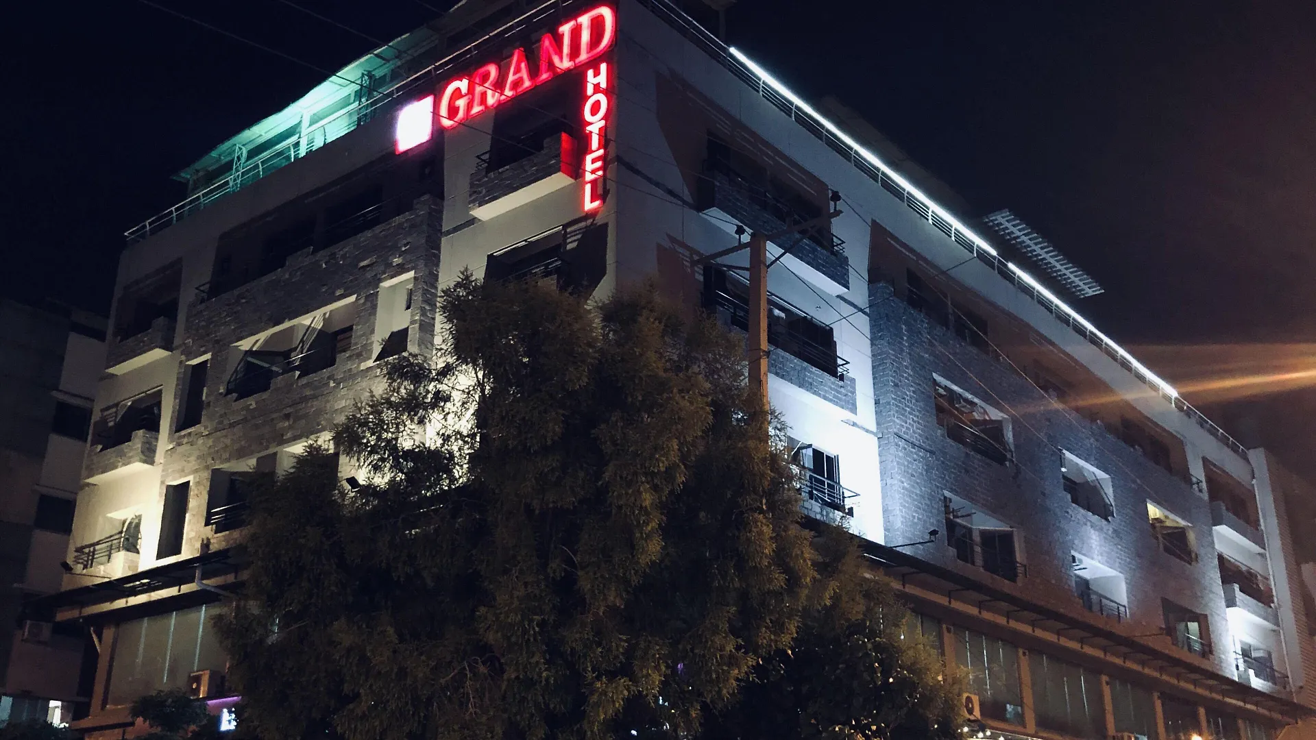 5 Business Hotels Near Pakistan Museum of Natural History for Work Stays