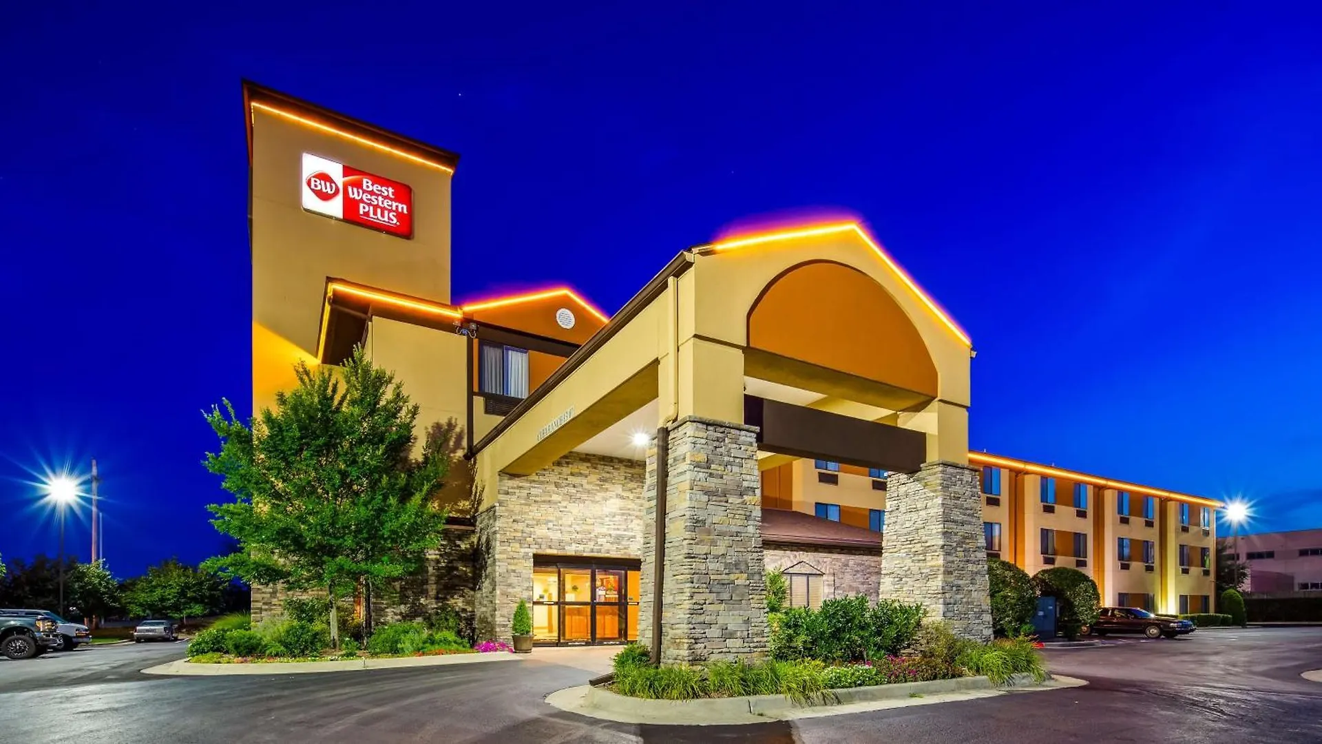4 Business Hotels Near Woodland Hills Mall Worth Booking