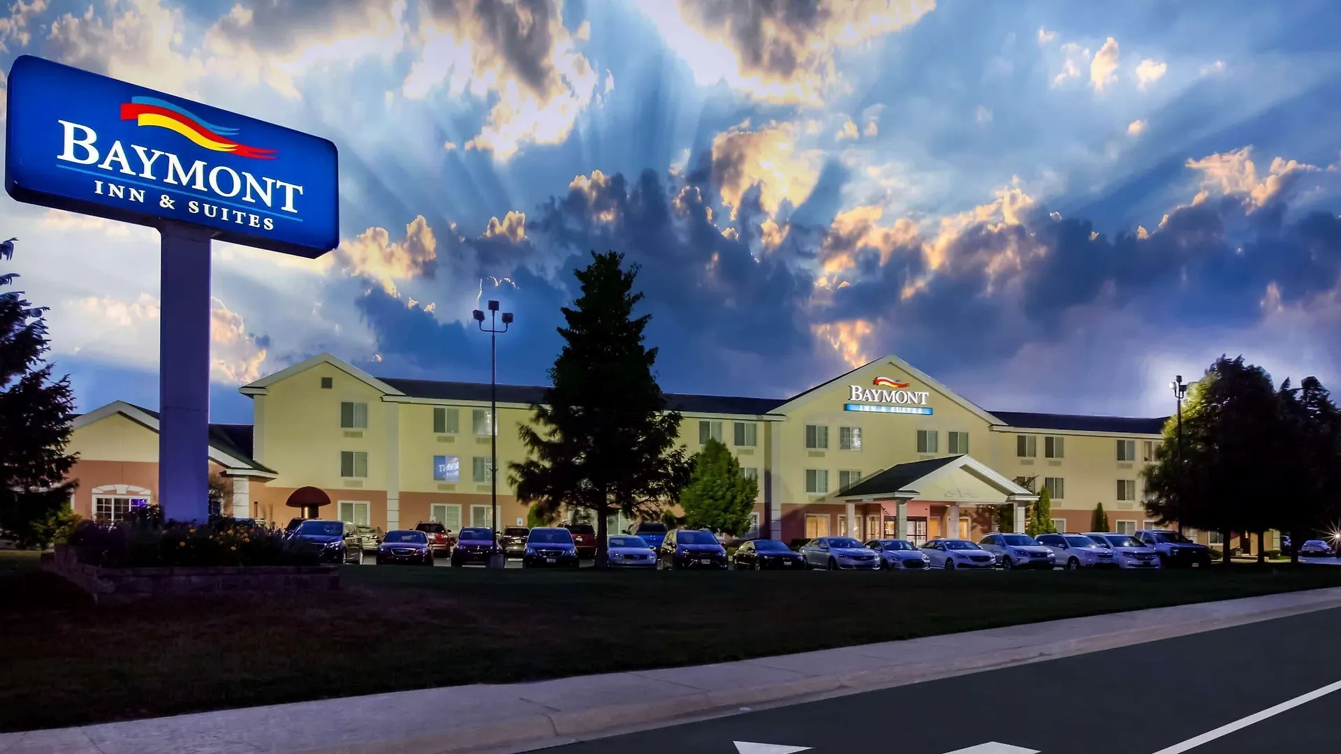 8 Family Hotels Near Mackinac Bridge With Real Perks