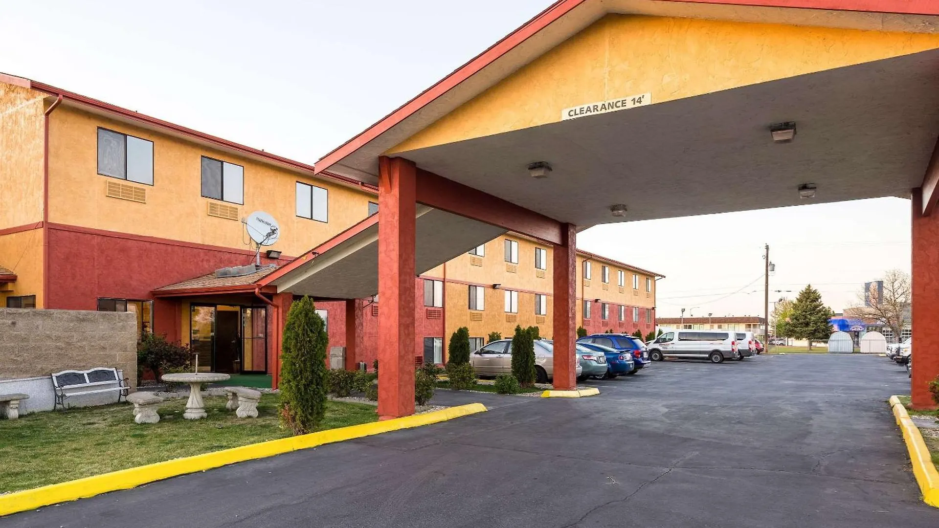 Staying Near Parks and Recreation Dept: 5 Business Hotels Compared