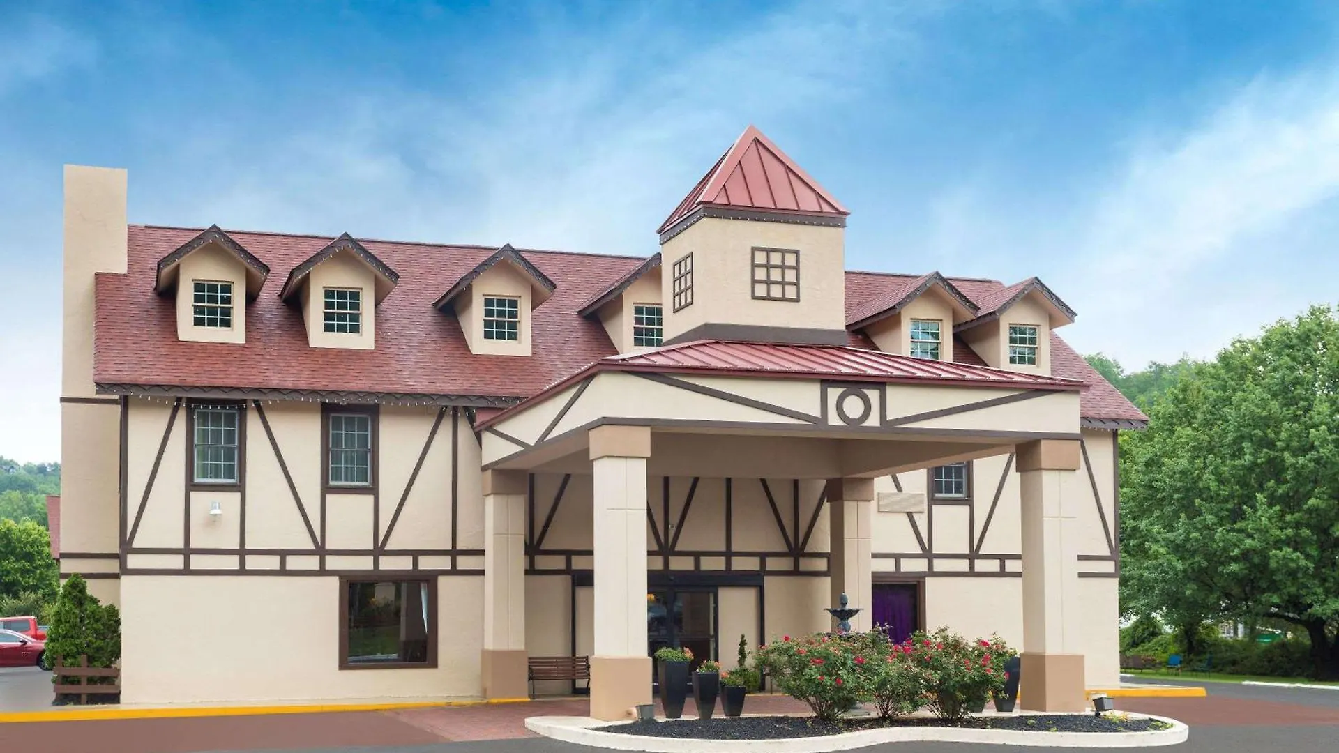 5 Central Hotels Near Museum of the Hills Worth Booking