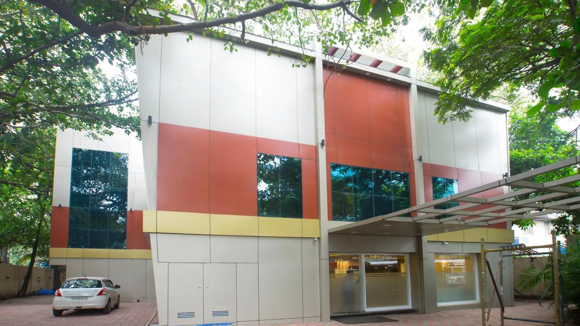 Staying in Western Suburbs: 5 Treebo Hotels Compared