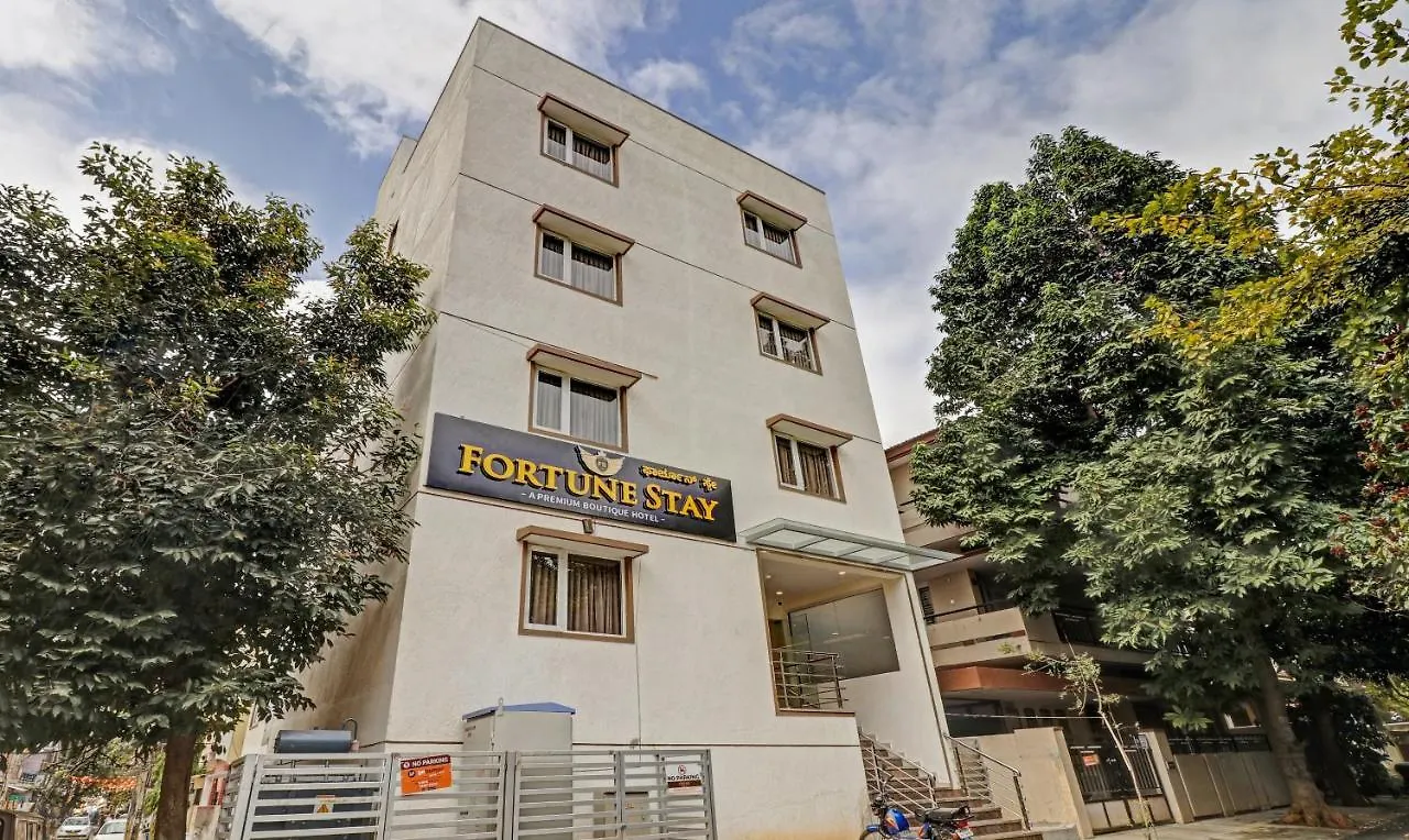 Where to Stay Near Commercial Street: 12 Treebo Hotels Reviewed