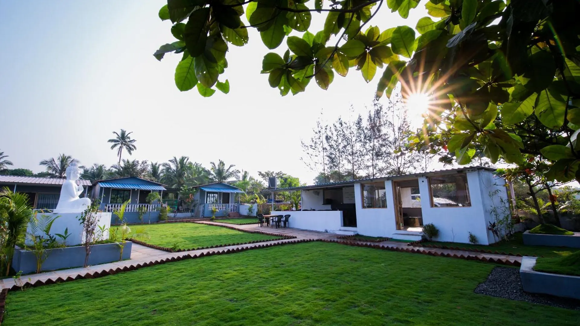 8 Top-Rated Central Hotels in Morjim Beach, Goa