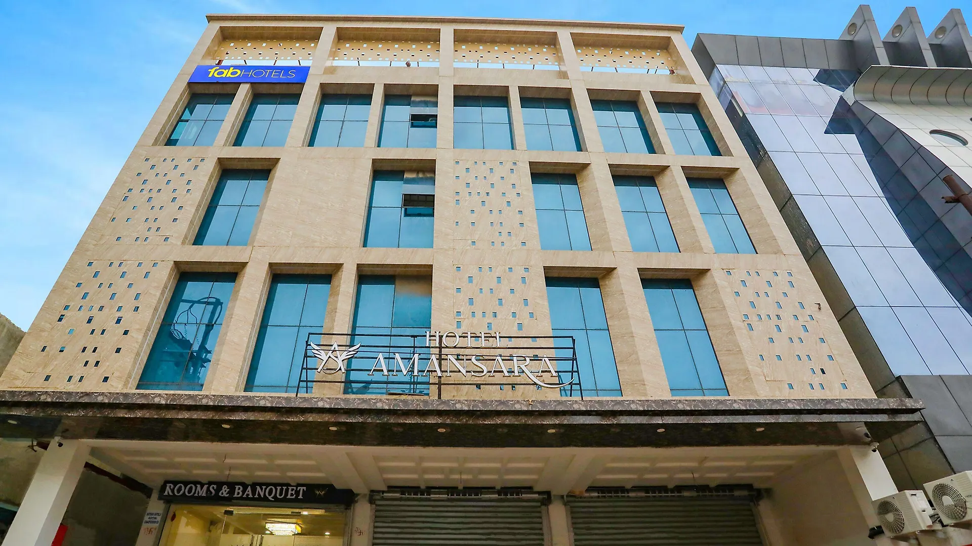 Where to Stay Near Lucknow University: 6 FabHotels Reviewed