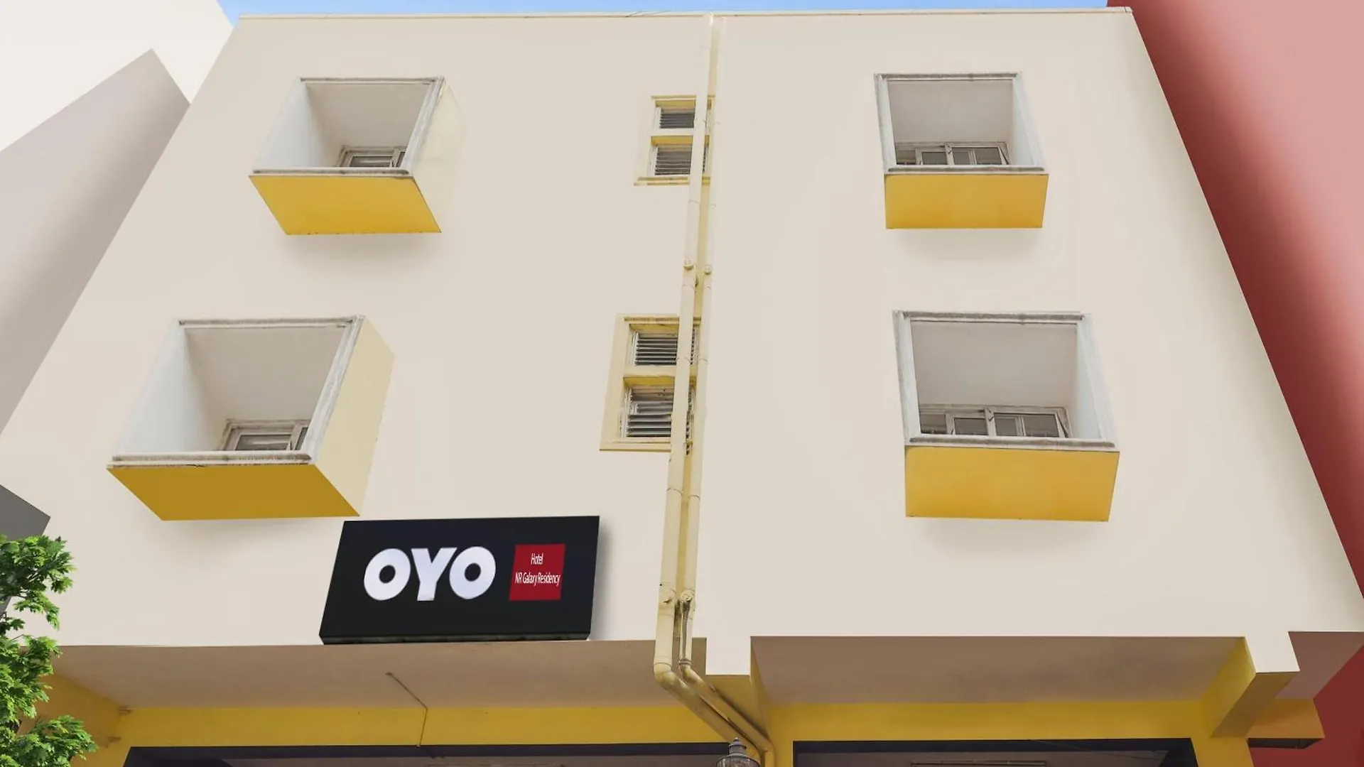 6 OYO Rooms Hotels Close to Vadapalani Murugan Temple