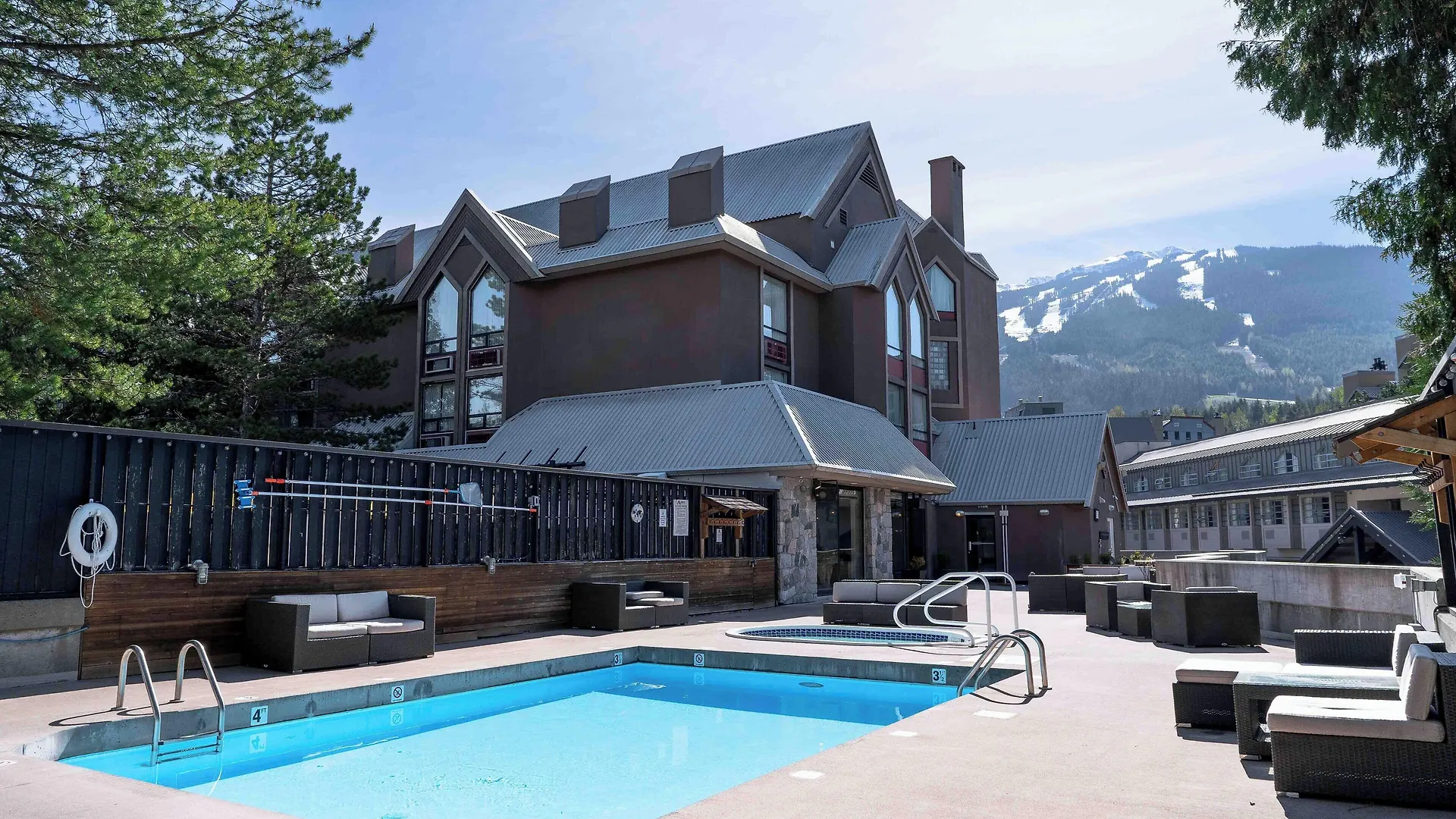 2 Smart Resort Hotels In Whistler Village Worth Booking