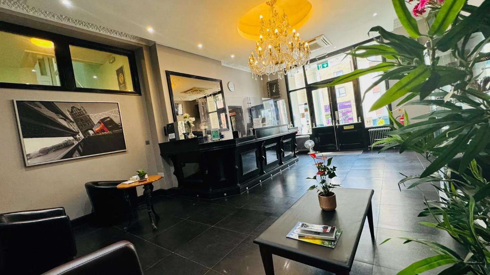 12 Family-Friendly Hotels Near St James's Park for Easy Access
