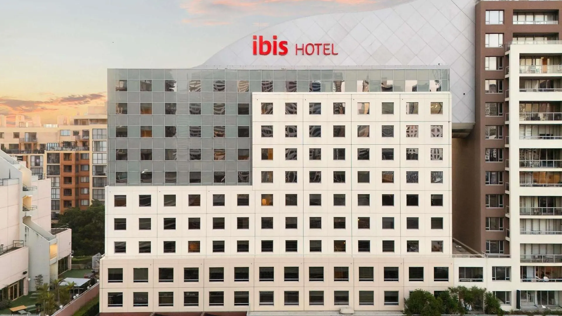 11 Airport Hotels in Darling Harbour for Stress-Free Travel