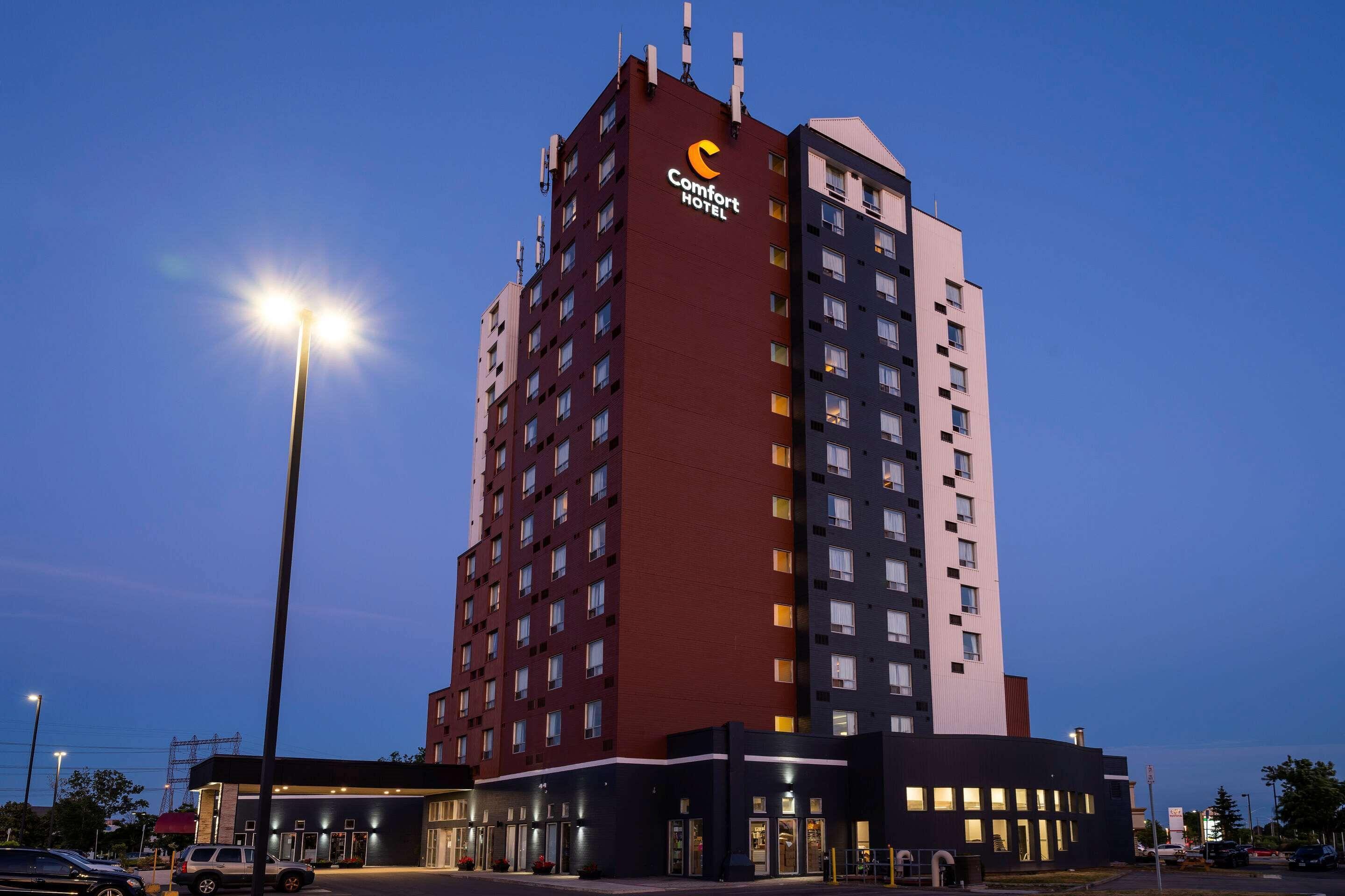 11 Toronto Airport Hotels That Make Layovers Work
