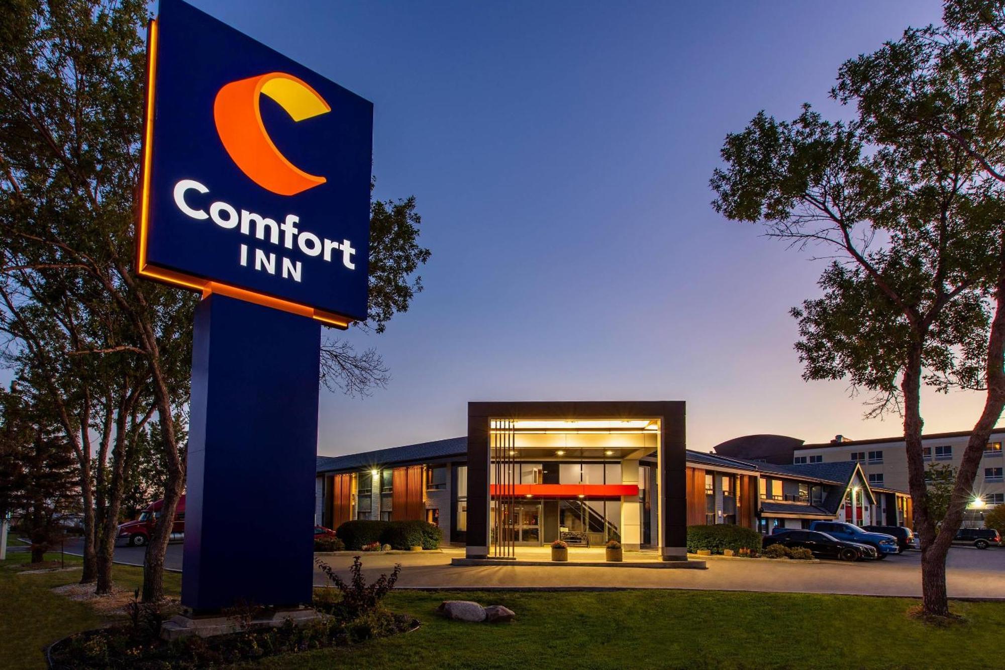 9 Smart Airport Hotels Near Winnipeg Convention Center