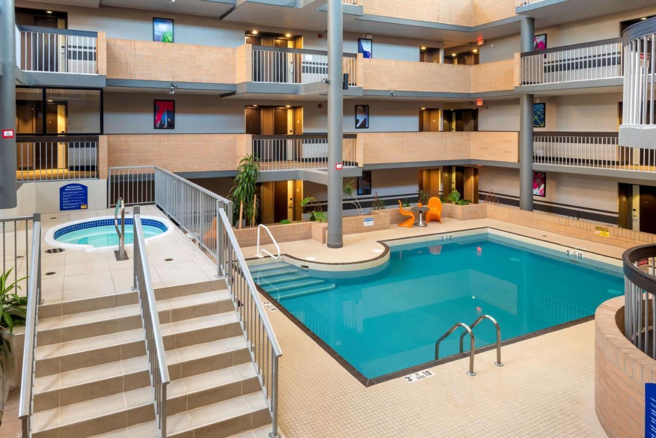 4 Smart Boutique Hotels Near Prince's Island Park Worth Booking