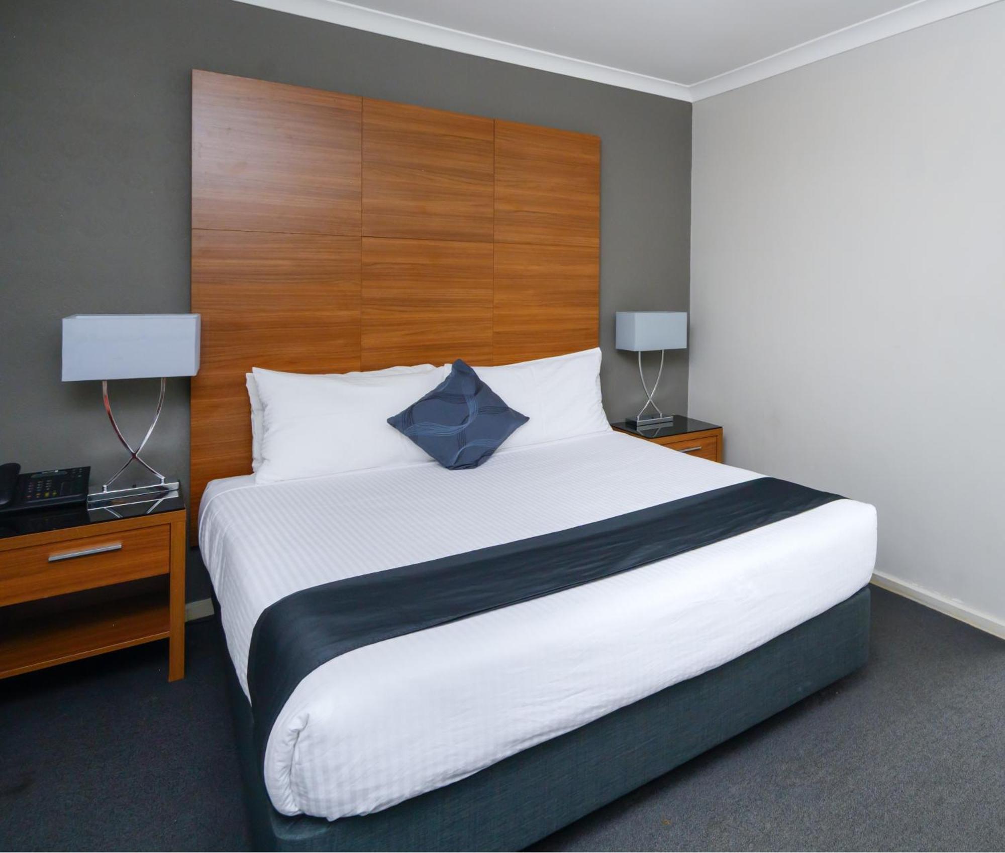 11 Family-Friendly Hotels Near Shrine of Remembrance Worth Booking