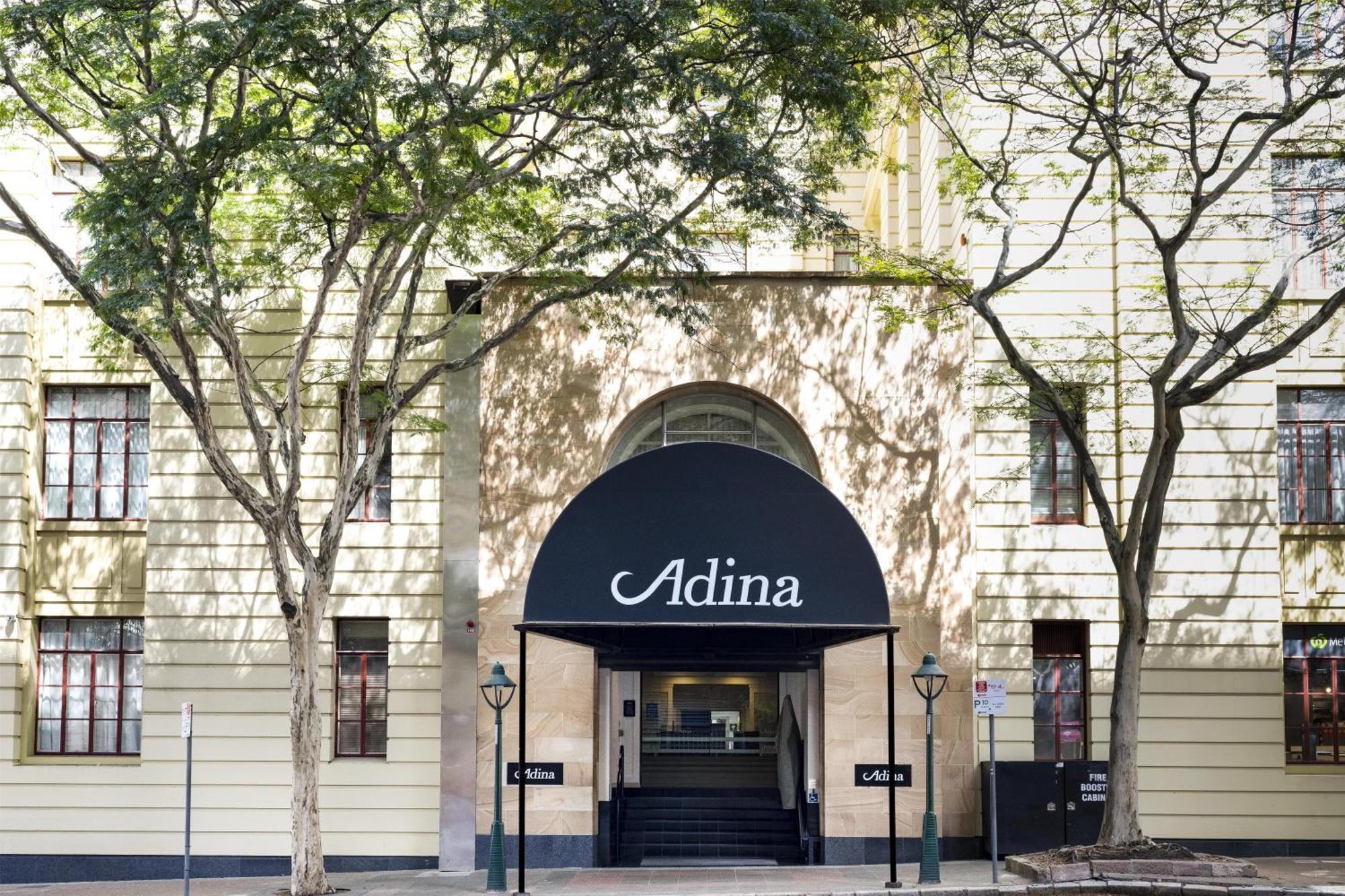 9 Central Hotels Near Wheel of Brisbane That Deliver
