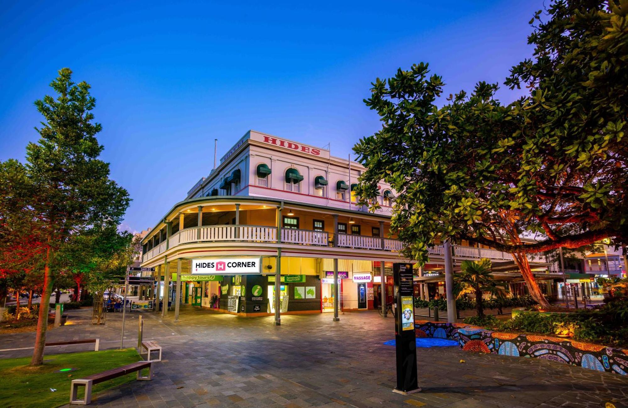 15 Central Hotels Near Cairns Regional Council for Easy City Access
