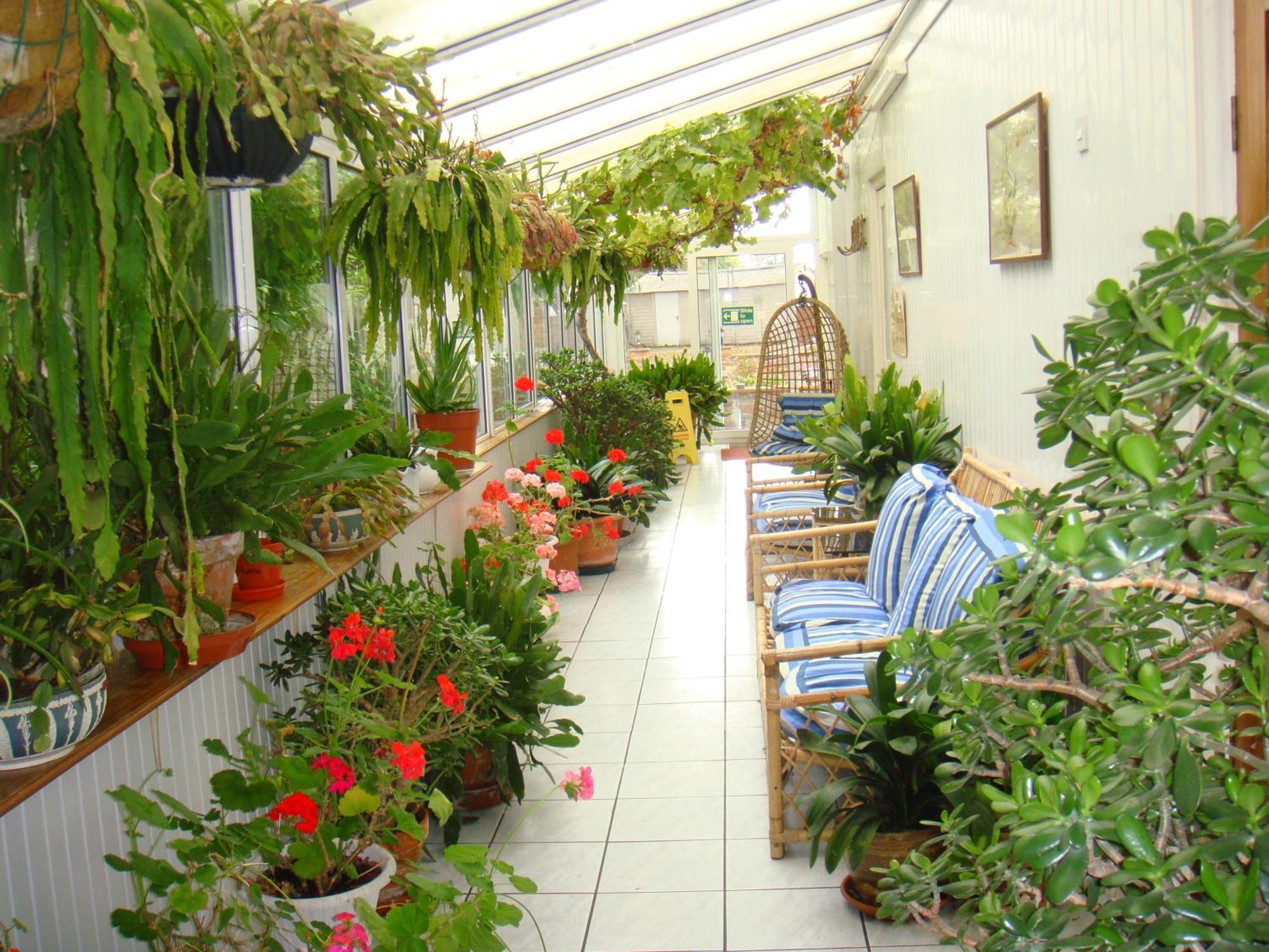 4 Central Hotels Near Rugby Golf Club That Deliver