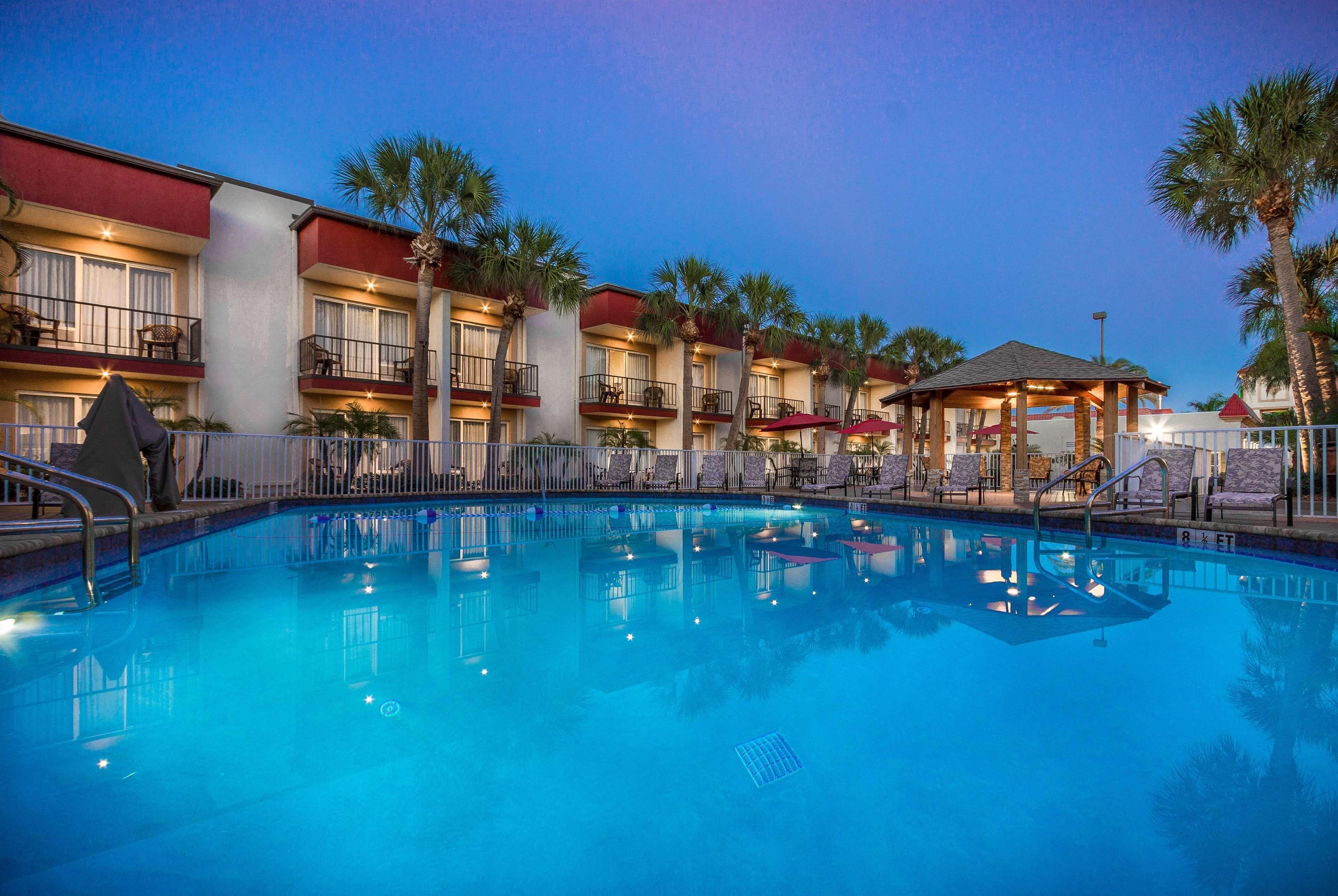 Staying Near Clearwater Marine Aquarium: 10 Airport Hotels Compared
