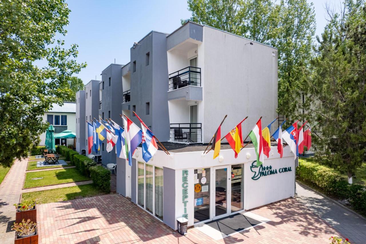 Staying Near Albatros Open Picture Theatre: 15 Central Hotels Compared