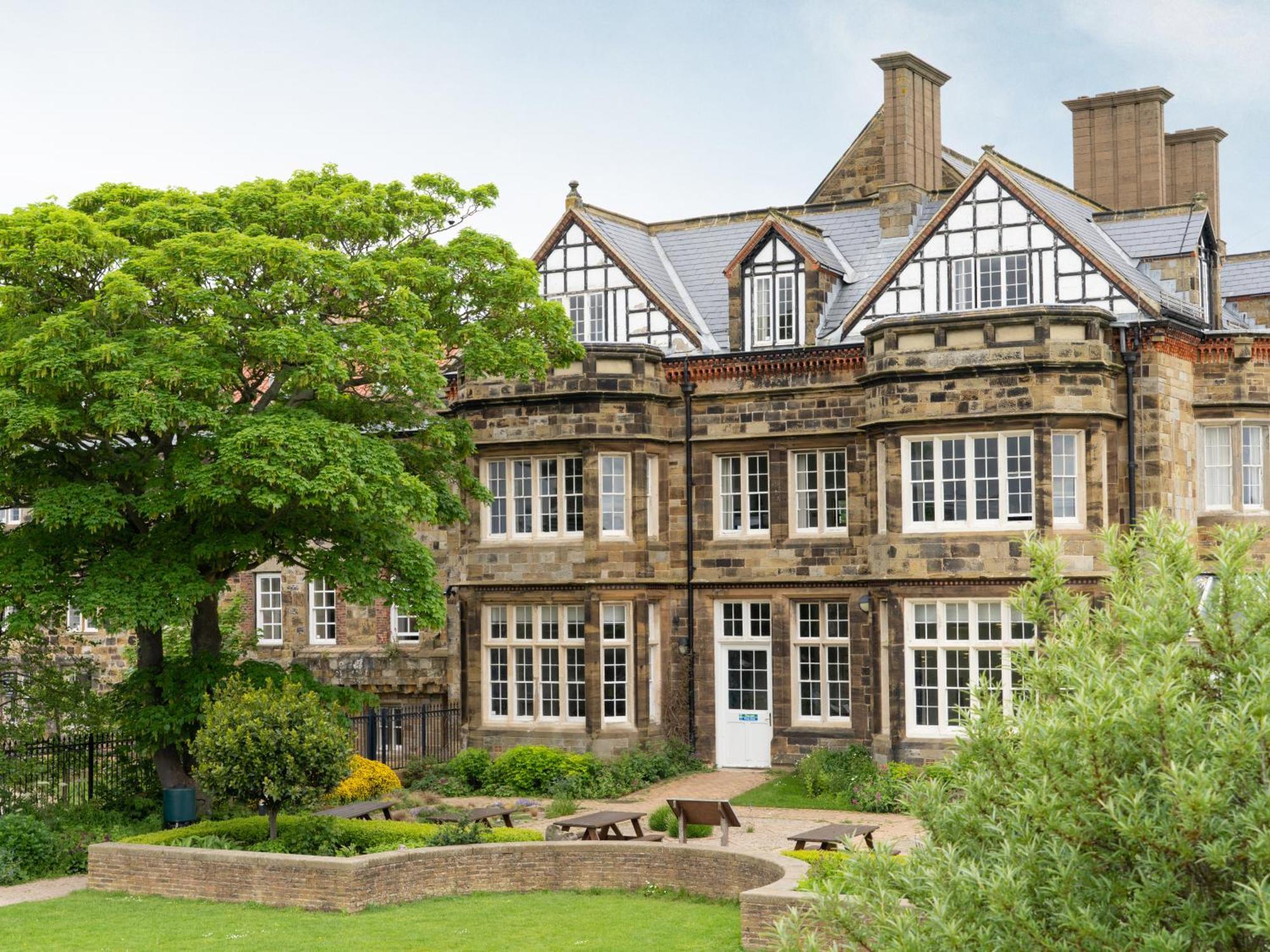 Staying Near Pannet Art Gallery: 14 Central Whitby Hotels Compared