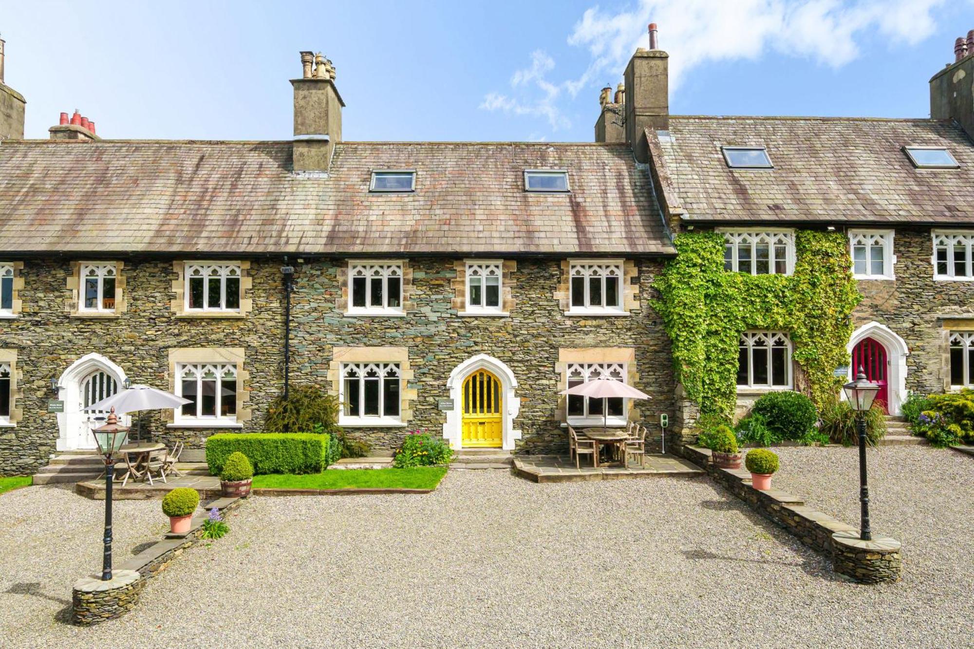 Staying Near Beatrix Potter Exhibition: 8 Family Hotels Compared