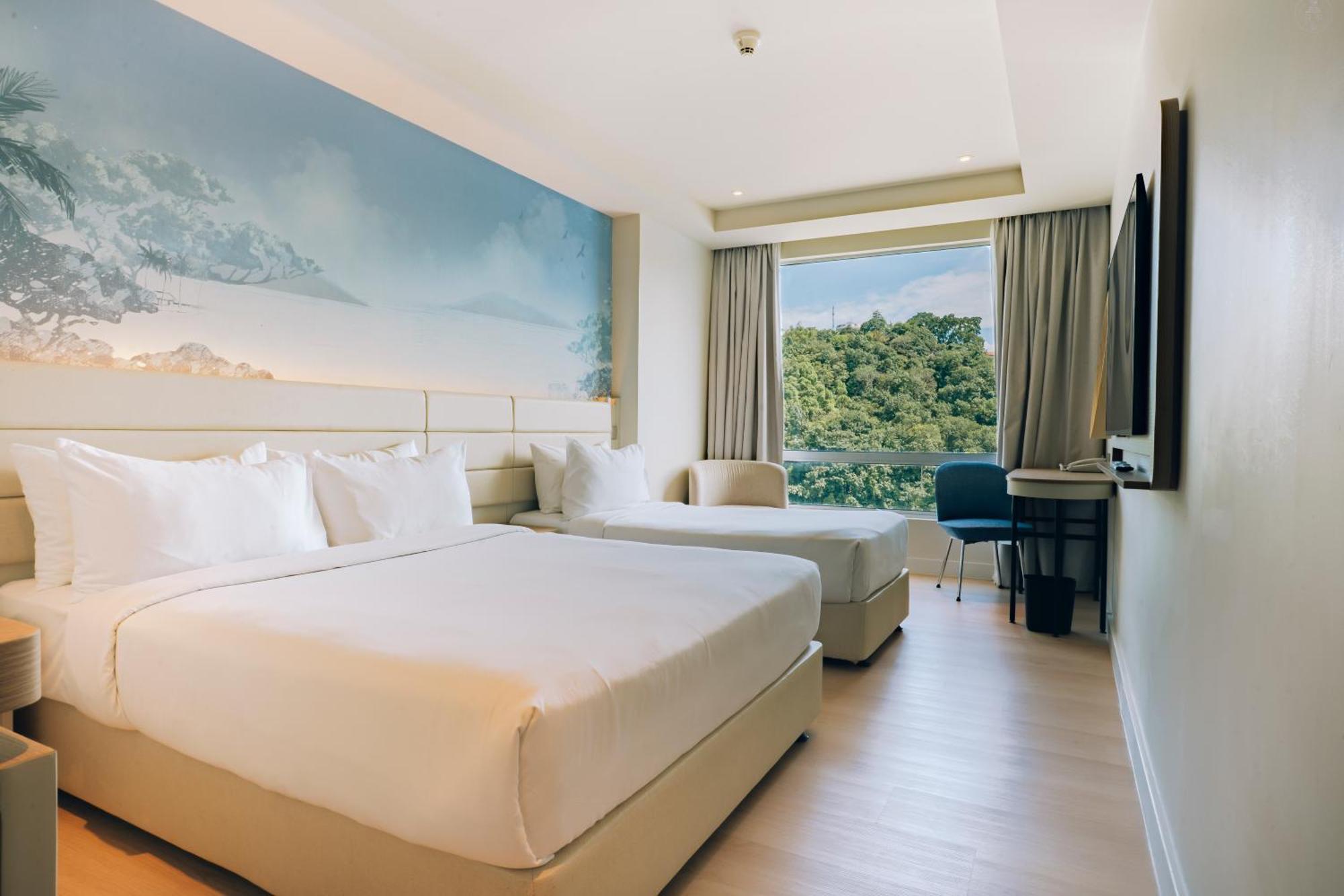 13 Airport Hotels Near Atkinson Clock Tower for Easy KK Access