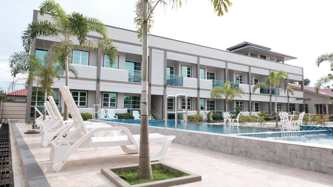 Staying Near Cenang Mall: 8 Langkawi Hotels Compared