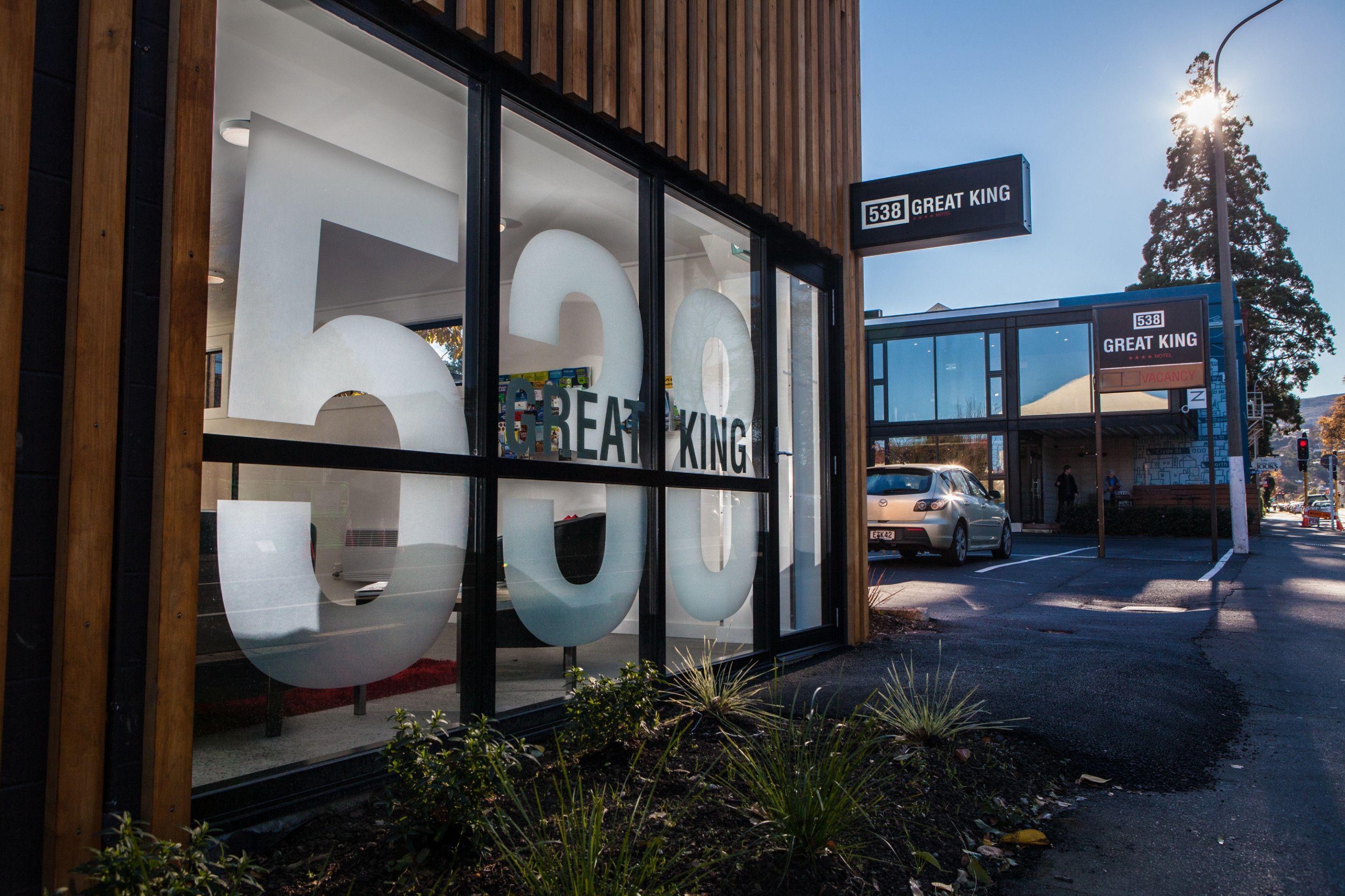 Where to Stay in North Dunedin: 6 Best Central Hotels