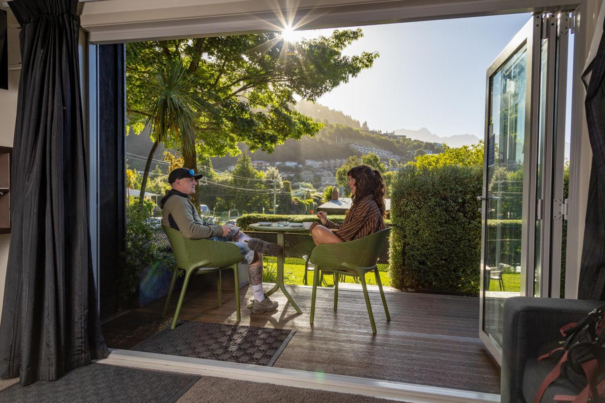 15 Central Queenstown Hotels Close to G Force Paragliding