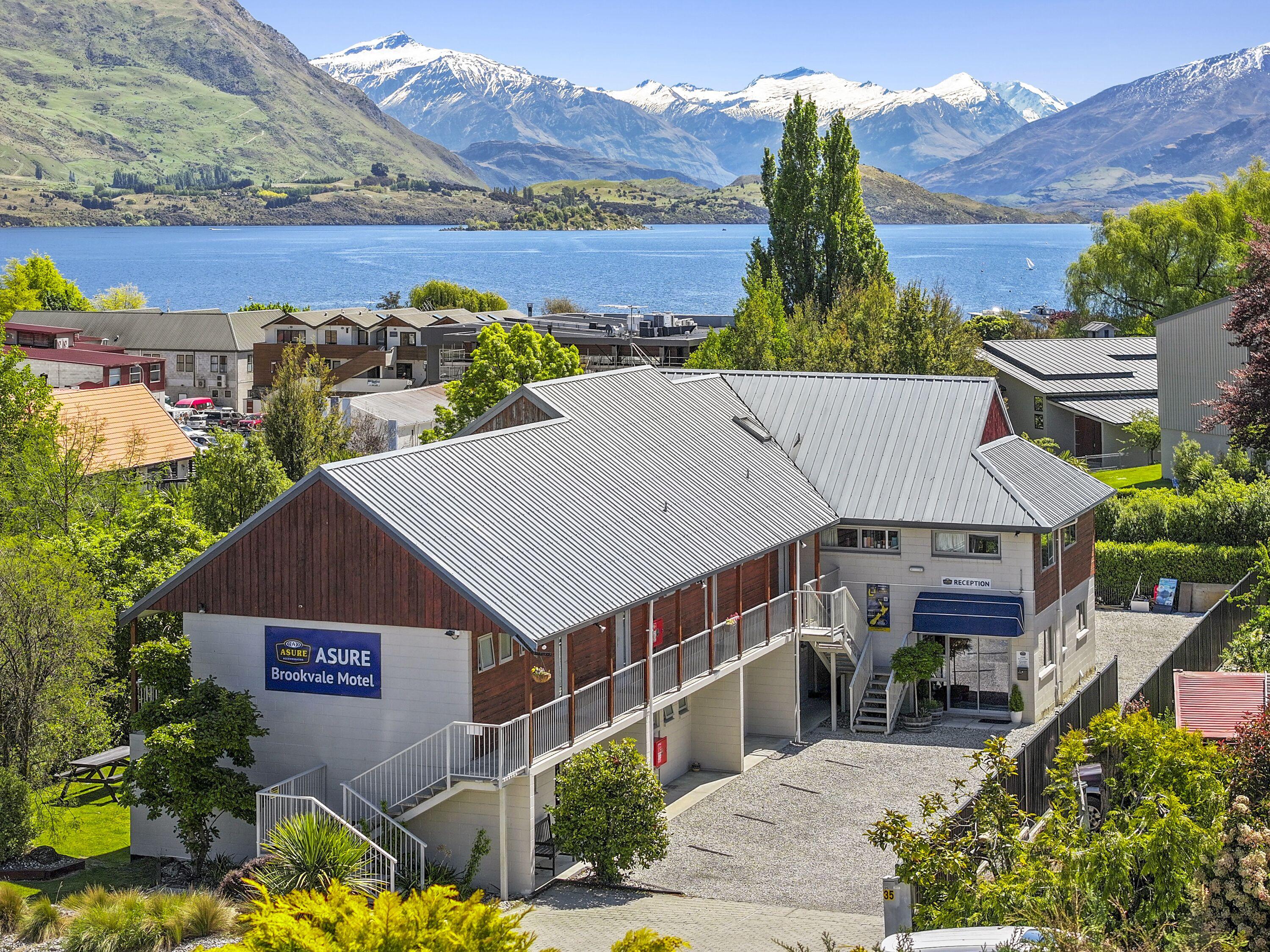 11 Central Wanaka Hotels Close to Puzzling World